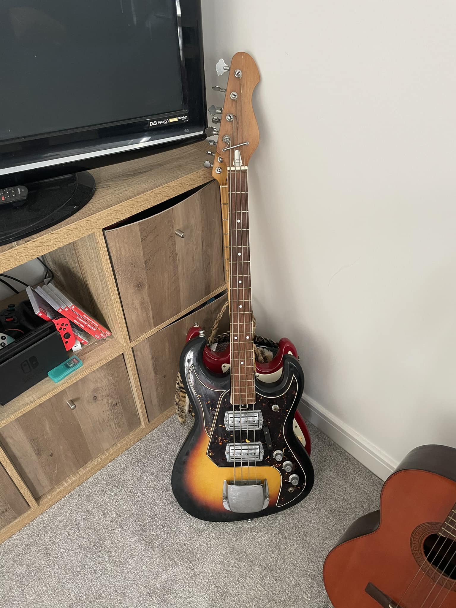 Is a 1968 Silvertone 1405 guitar a Teisco?