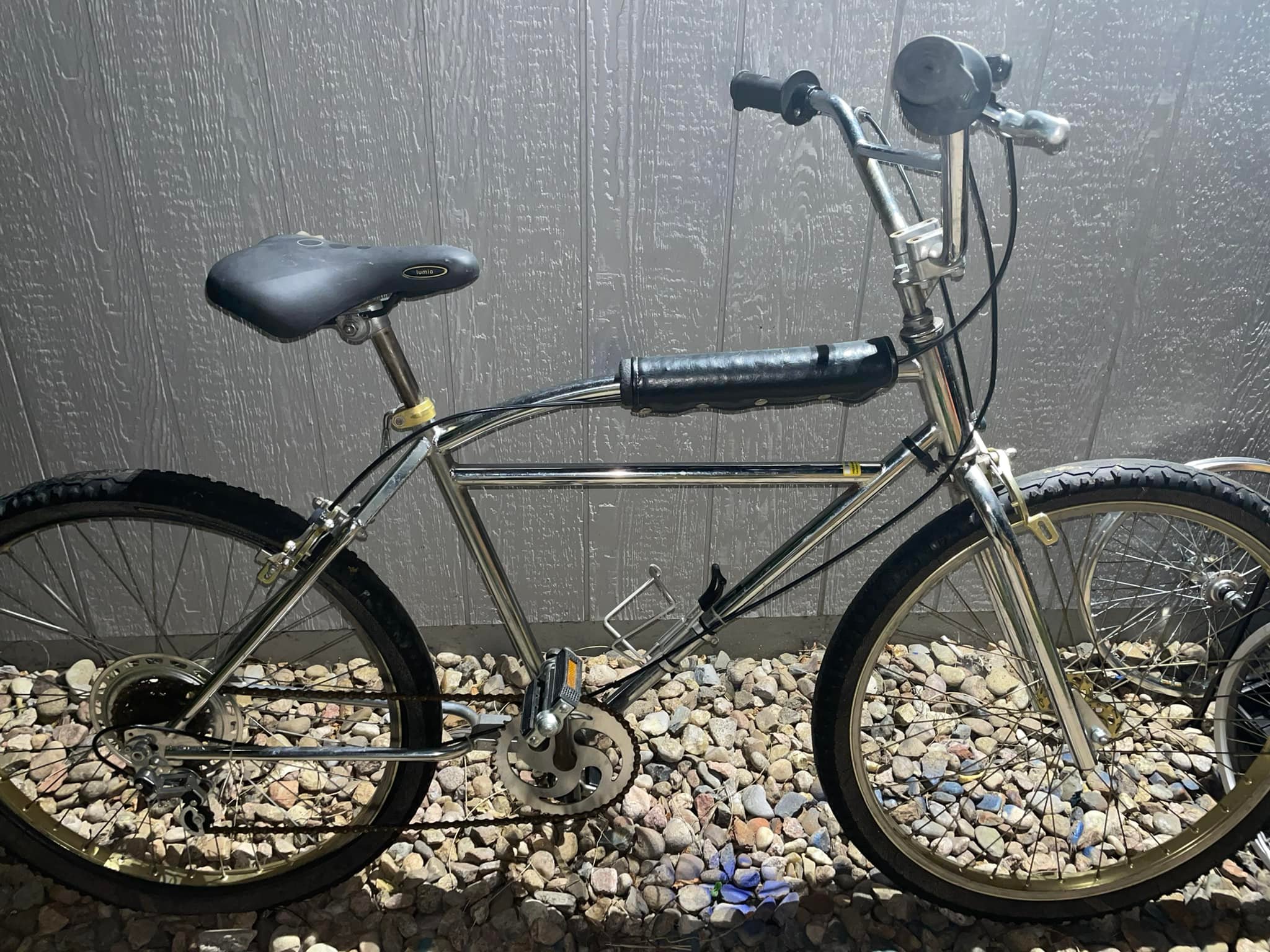 What is this BMX bike model with Araya rims and Suzue hubs?