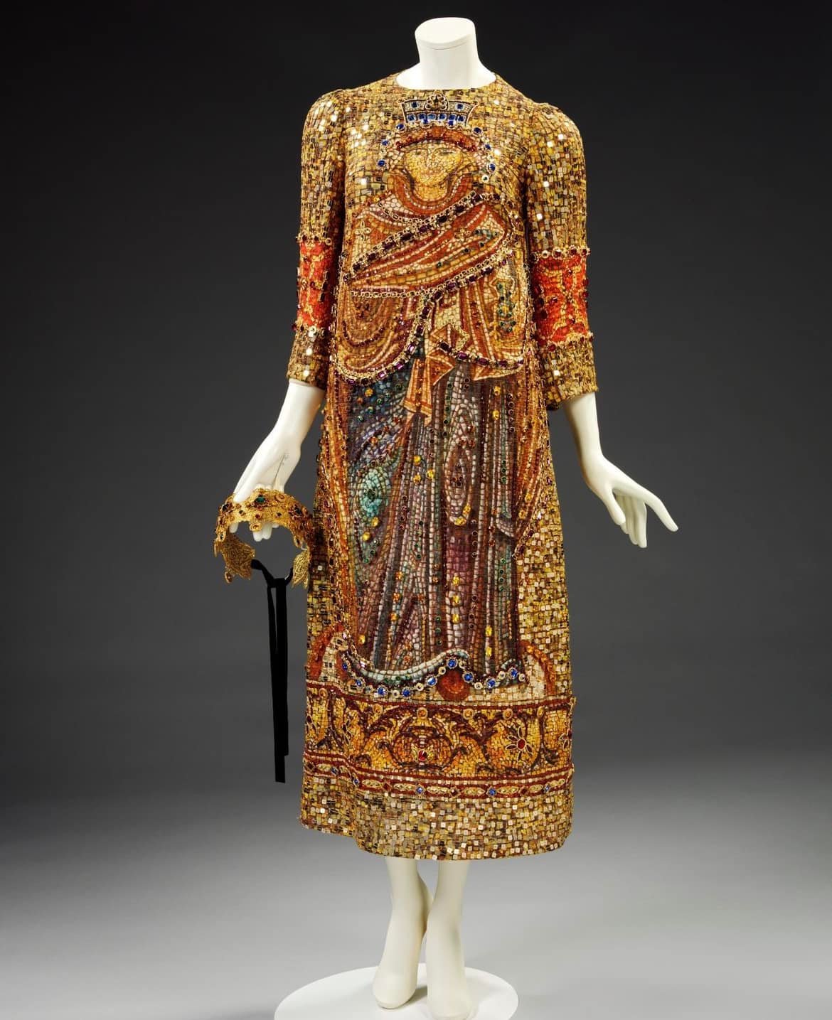 Dolce & Gabbana Alta Sartoria 2026 “Sacred Whispers at the Teatro