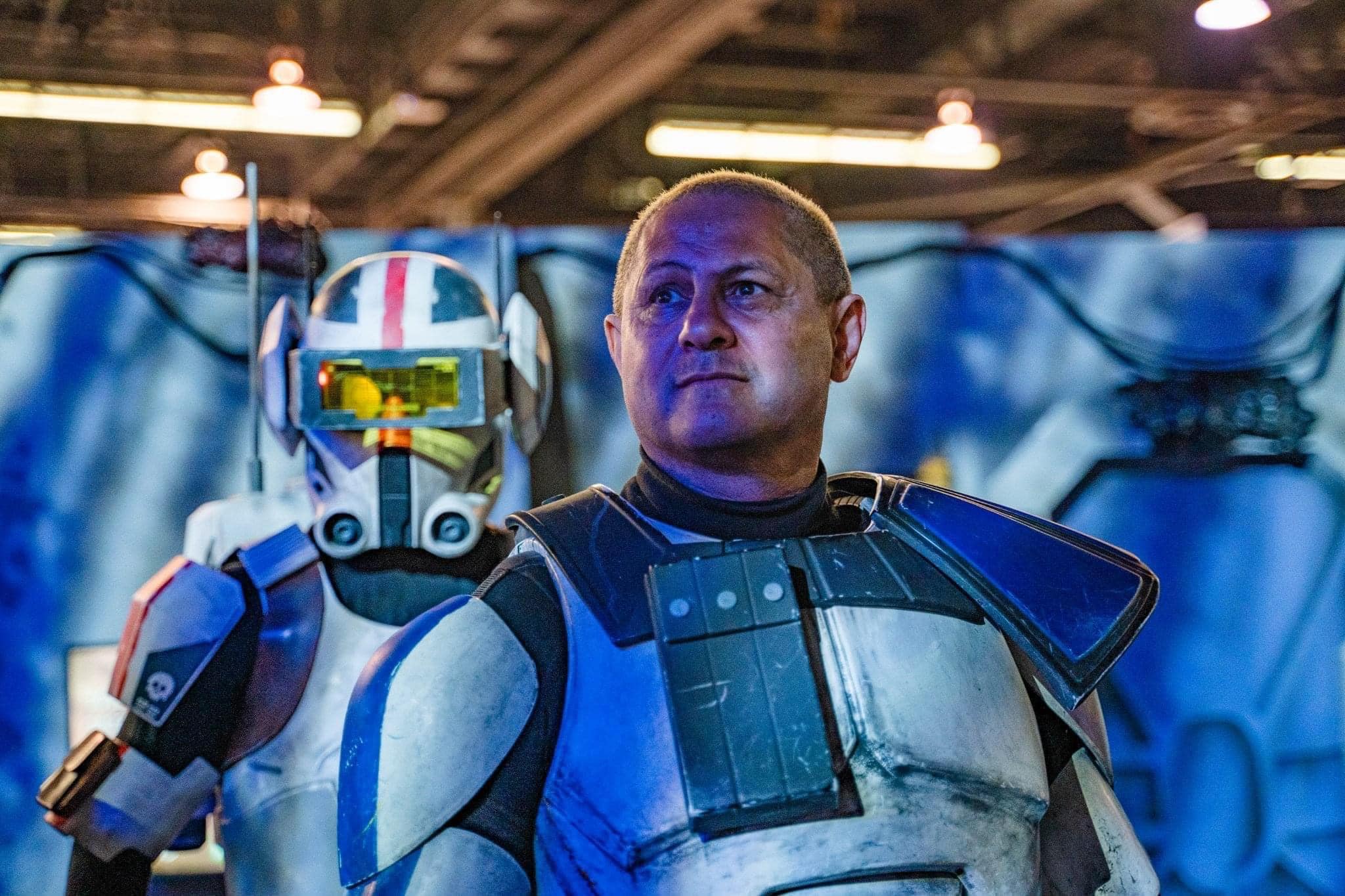 CC-6407 (Captain Rex) and CX-20209 (Tech- The Bad Batch) watching