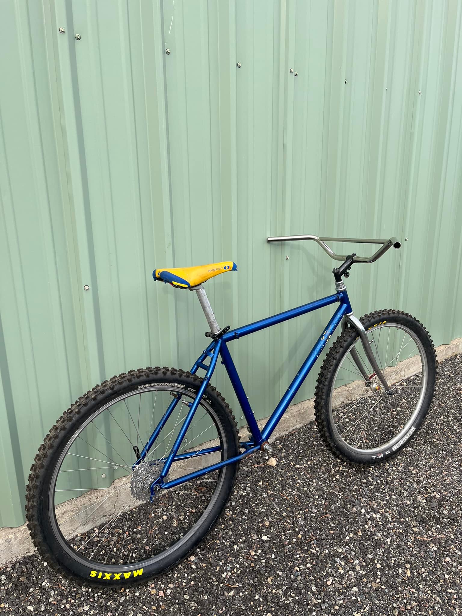 Building a bike with Velo Orange klunker bar