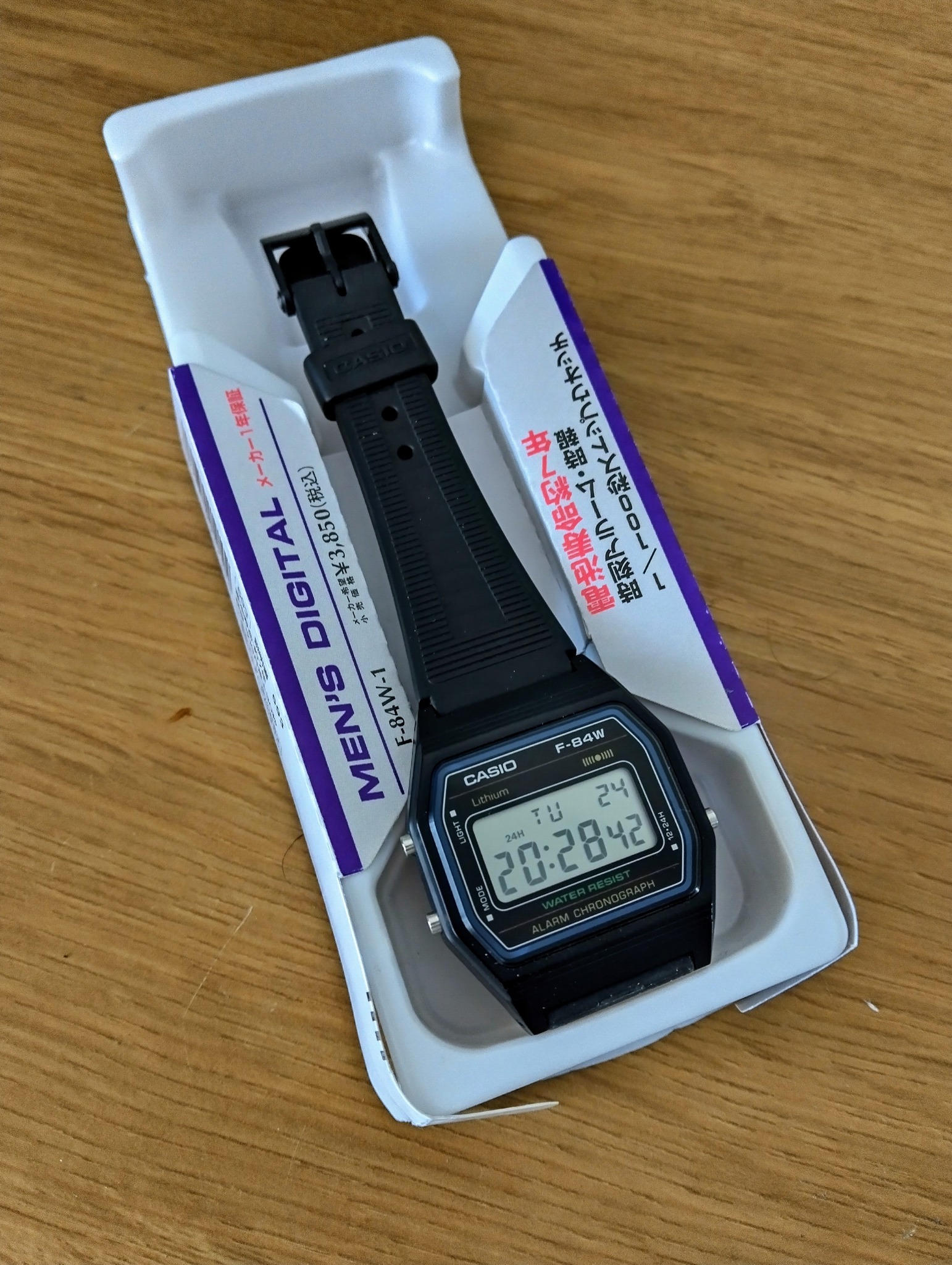 Casio F-84W (Module 587) Made in Japan. CASIO F-84W HeI 出0 10 0 