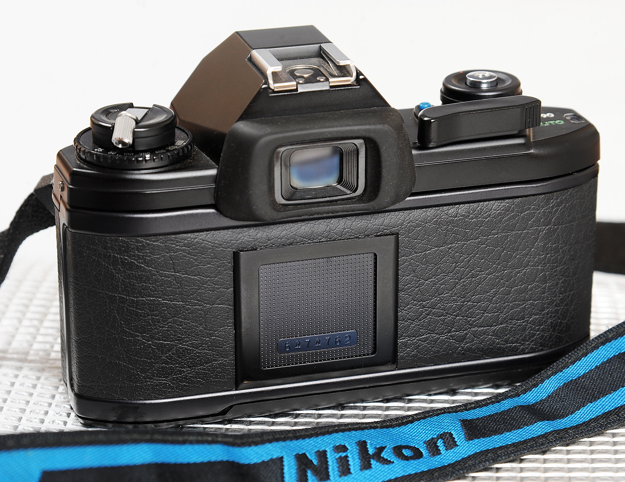 Nikon EM camera review and test
