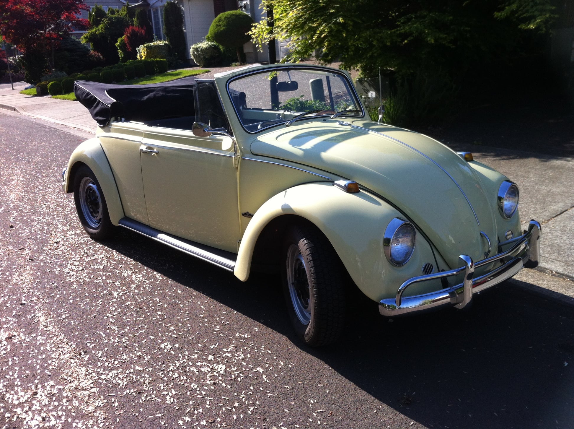 Hippy styled 1967 Volkswagen Convertible. 2/2