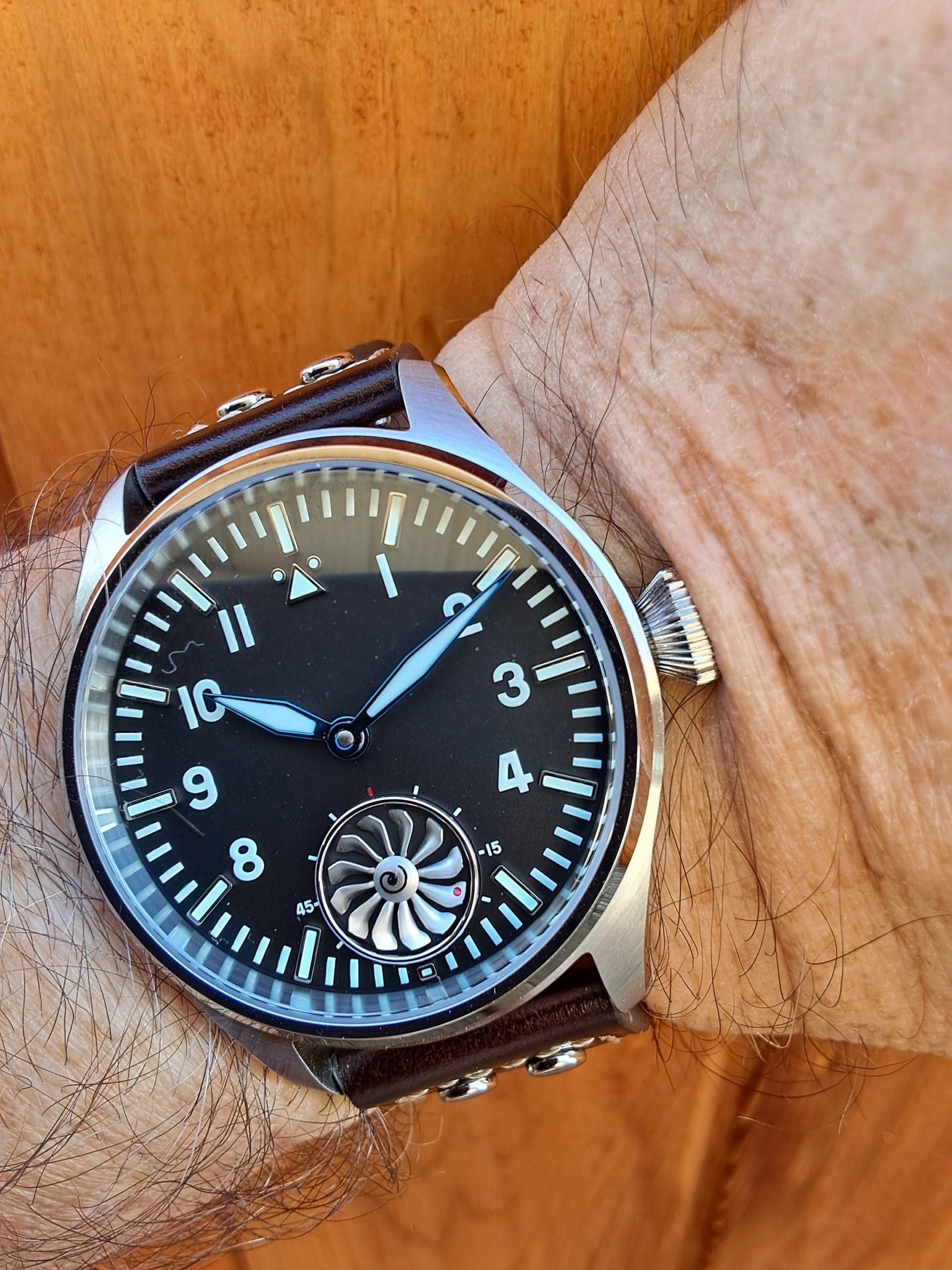 The Hruodland Tubine Pilot F016 handwinder from Ali-Ex. This is