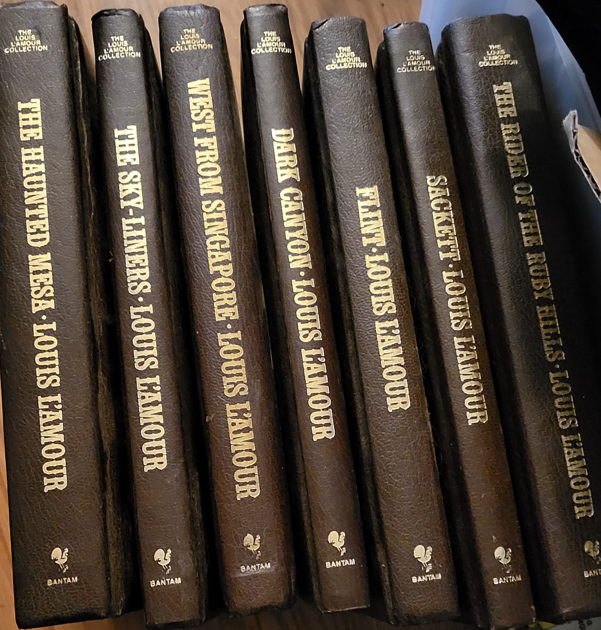 How to complete a set of leather Louis L display picture 1