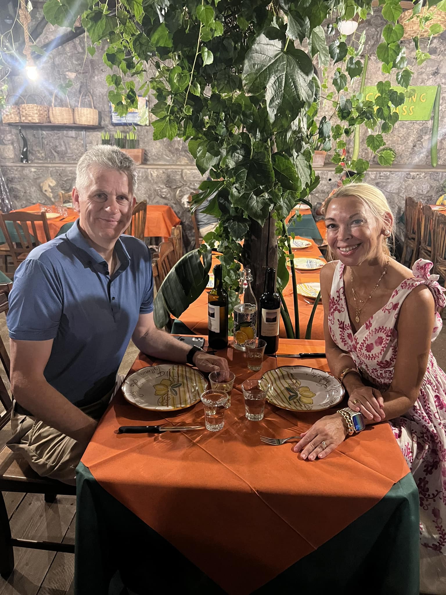 italian dinner dress code What is the appropriate for men for dinners in Positano, Italy? COLOR:BLACK/RED italian themed party outfits cocktail midi Choosing a Dress for