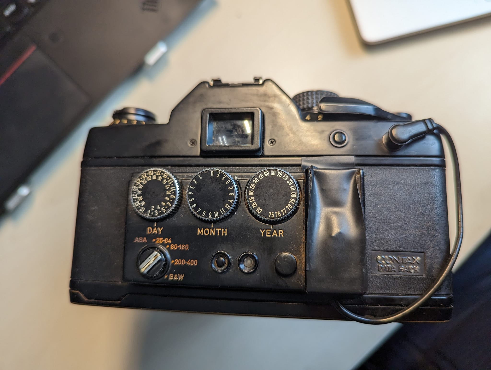 Contax RTS11 camera with Zeiss Distagon 28mm f2.8 lens is dead