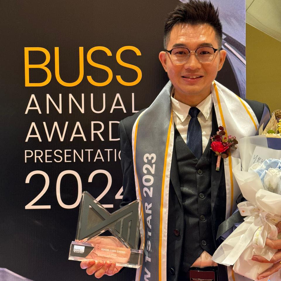 烟霾问题一直解决不了，我强烈建议各位爱车人士，勤劳些洗车，化学反应不就来了嘛🤣🤣 The haze problem is still ...