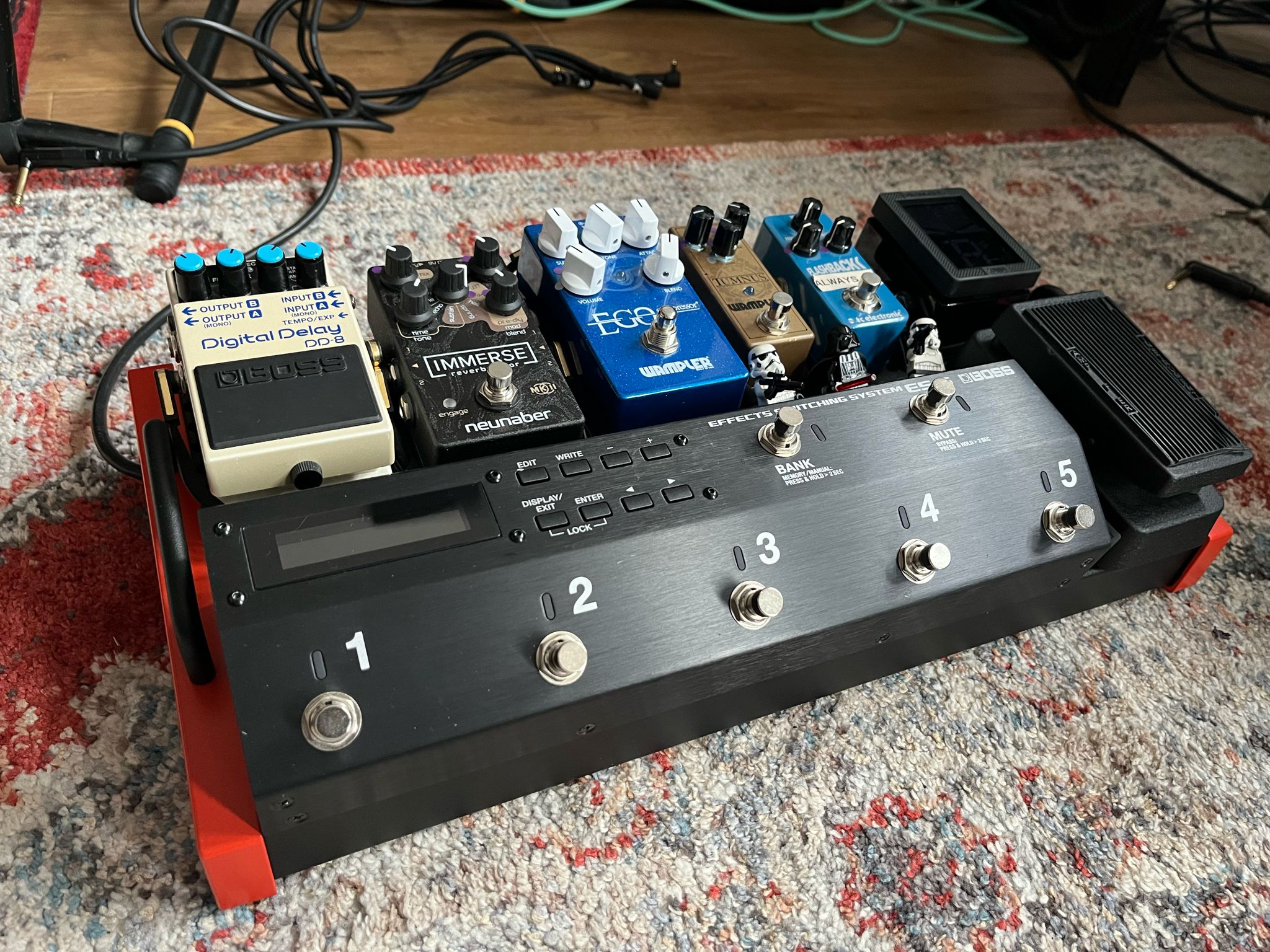Boss ES-5 M5 pedalboard setup with dual rectifier amp