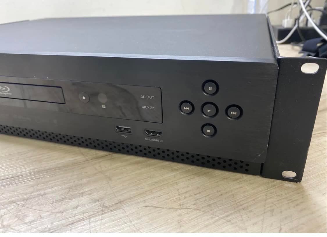 Can a non-functional Oppo BDP-105D blu-ray player be repaired?