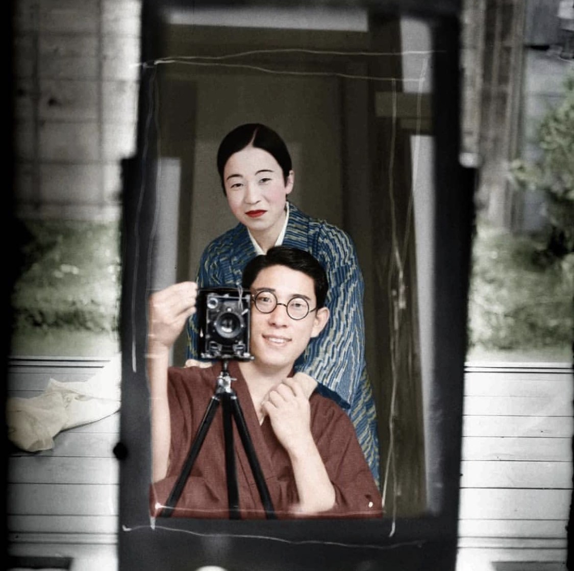 Vintage Japanese mirror selfie from the 1920s