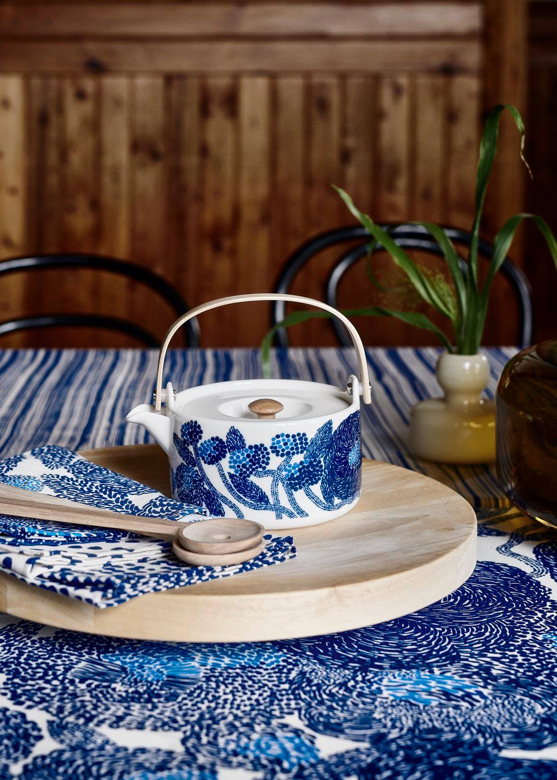 MARIMEKKO - This beautiful teapot is decorated with the Mynsteri