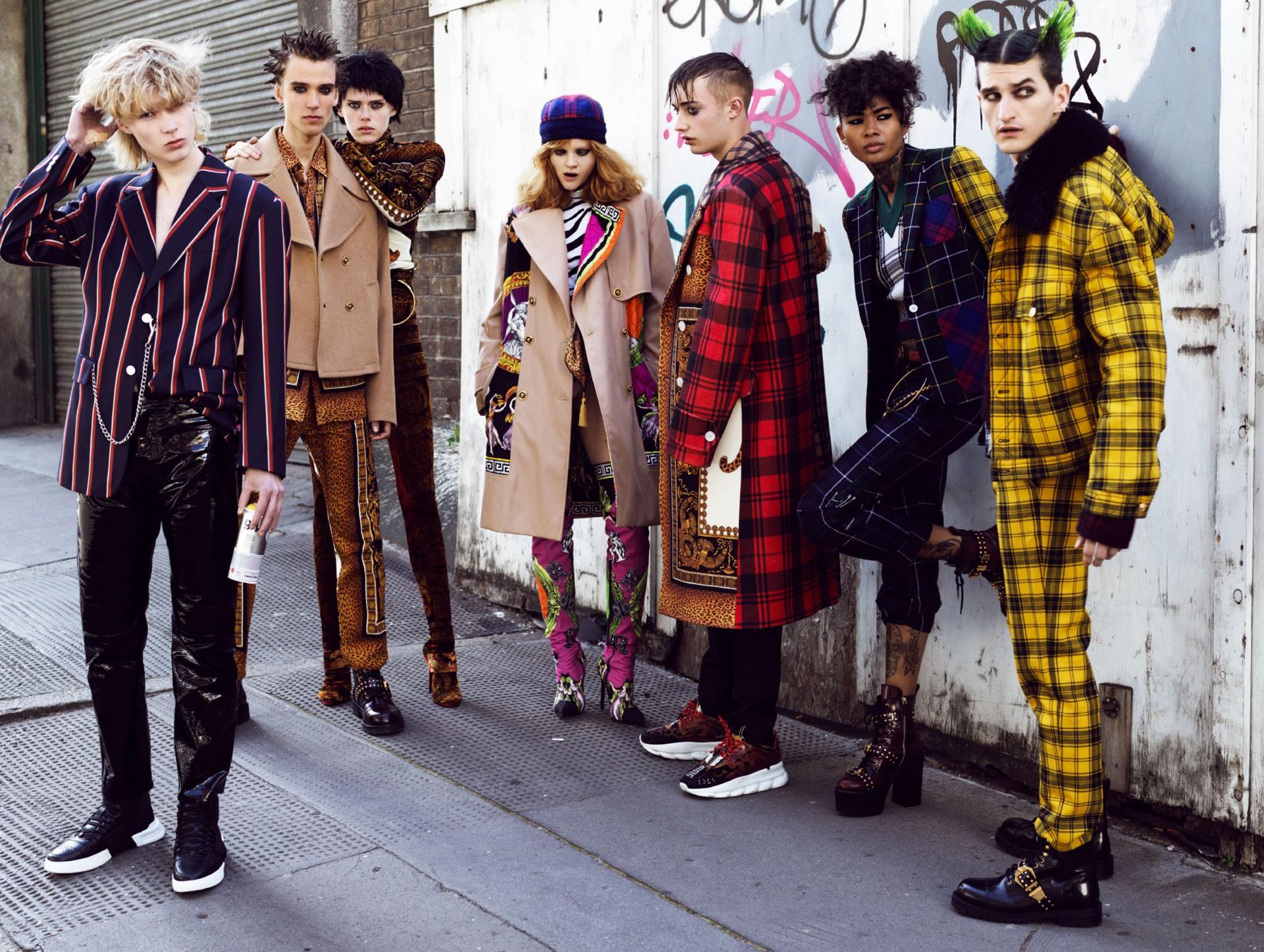 80s vintage VERSACE フラッグチェック スカート R558 Punk meets glam - Anna Ewers wearing a #VersaceFW18 Tartan print