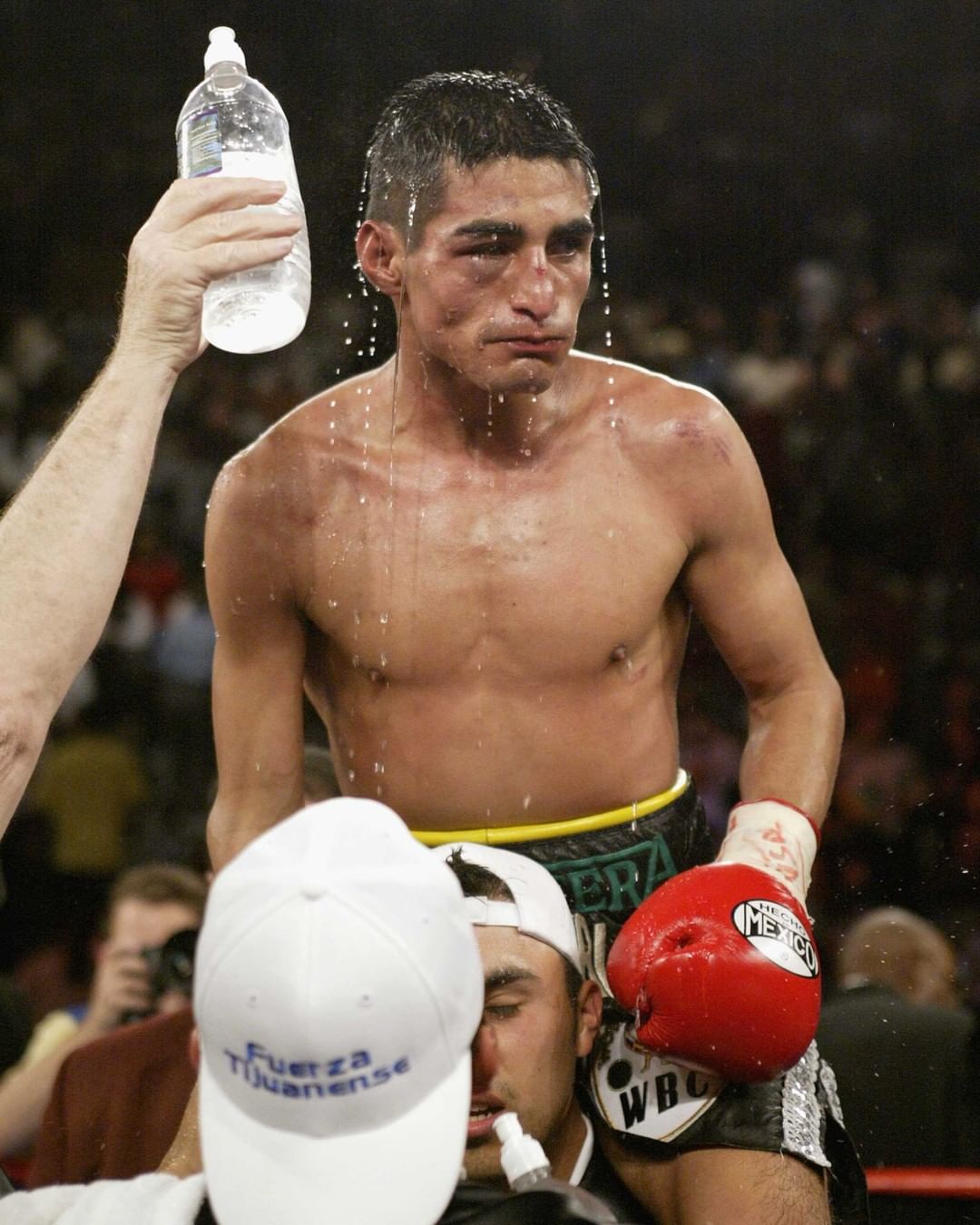 OnThisDay in 2002, Marco Antonio Barrera bested Erik Morales by UD