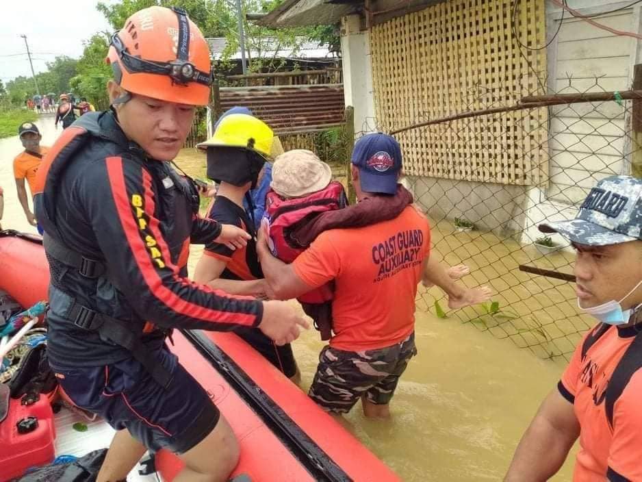 GMA - Nagsagawa ng rescue operations ang Philippine Coast Guard sa mga ...
