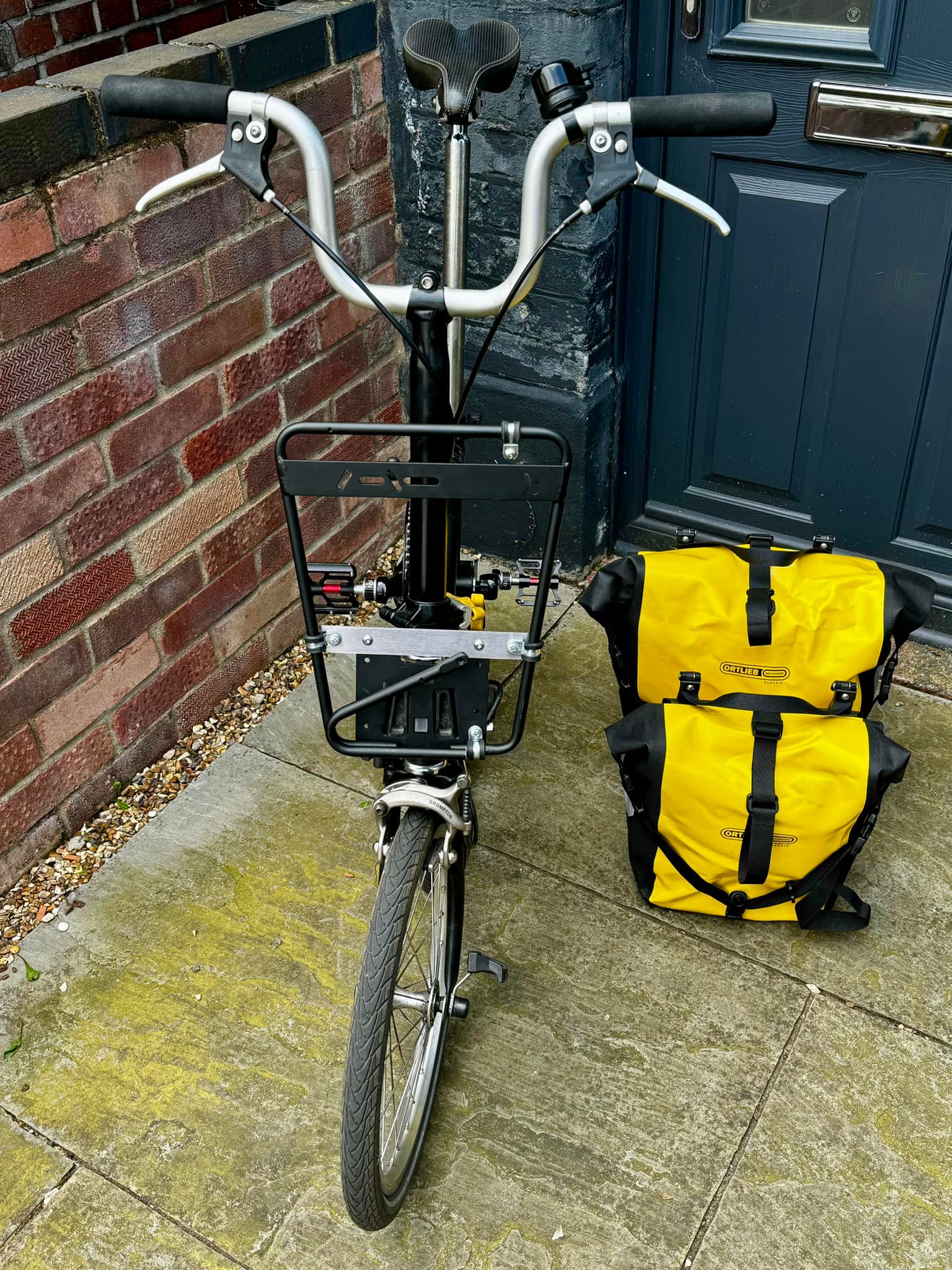 Can Kinetics' integrated rack on a Brompton hold Ortlieb panniers?