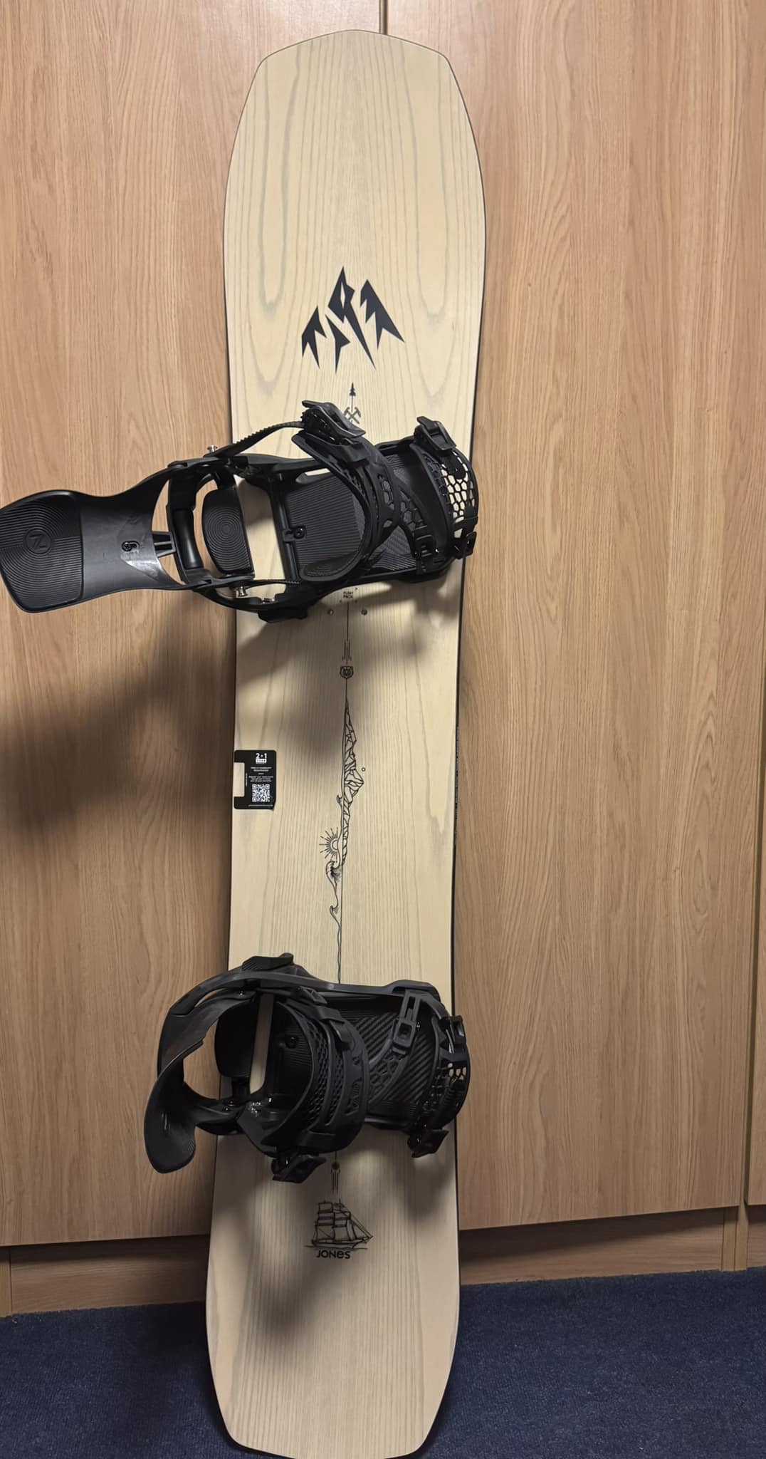 jones carbon flagship snowboard 2019 158 The Jones Flagship Pro is just the Jones Flagship on steroids So proud of the new