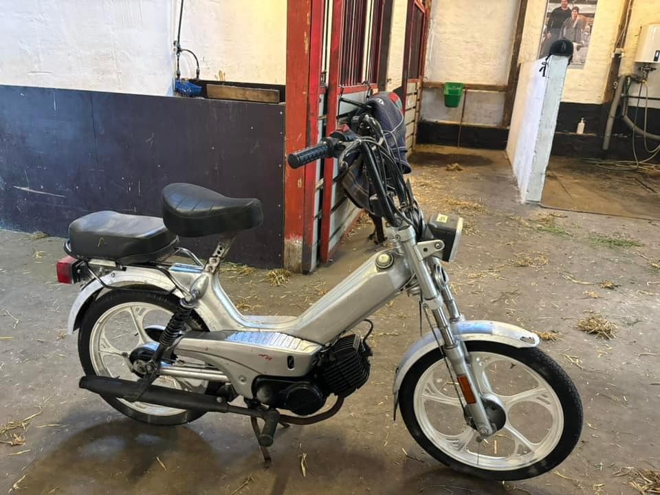 Hello. My wife have just bought a tomos moped. But we cant find