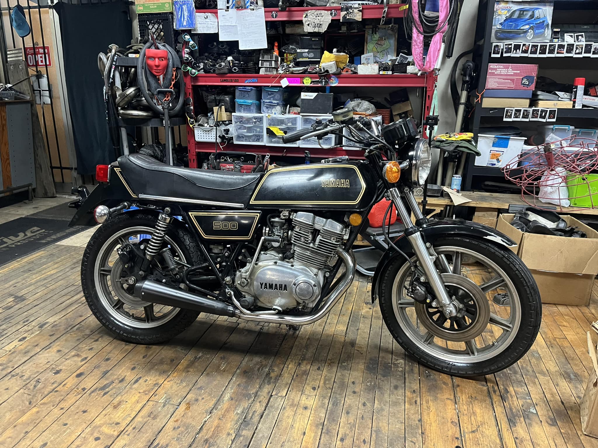 【専用、バイカラー金具なし】 1979 Yamaha XS750 restoration with new Mikuni Oz carbs