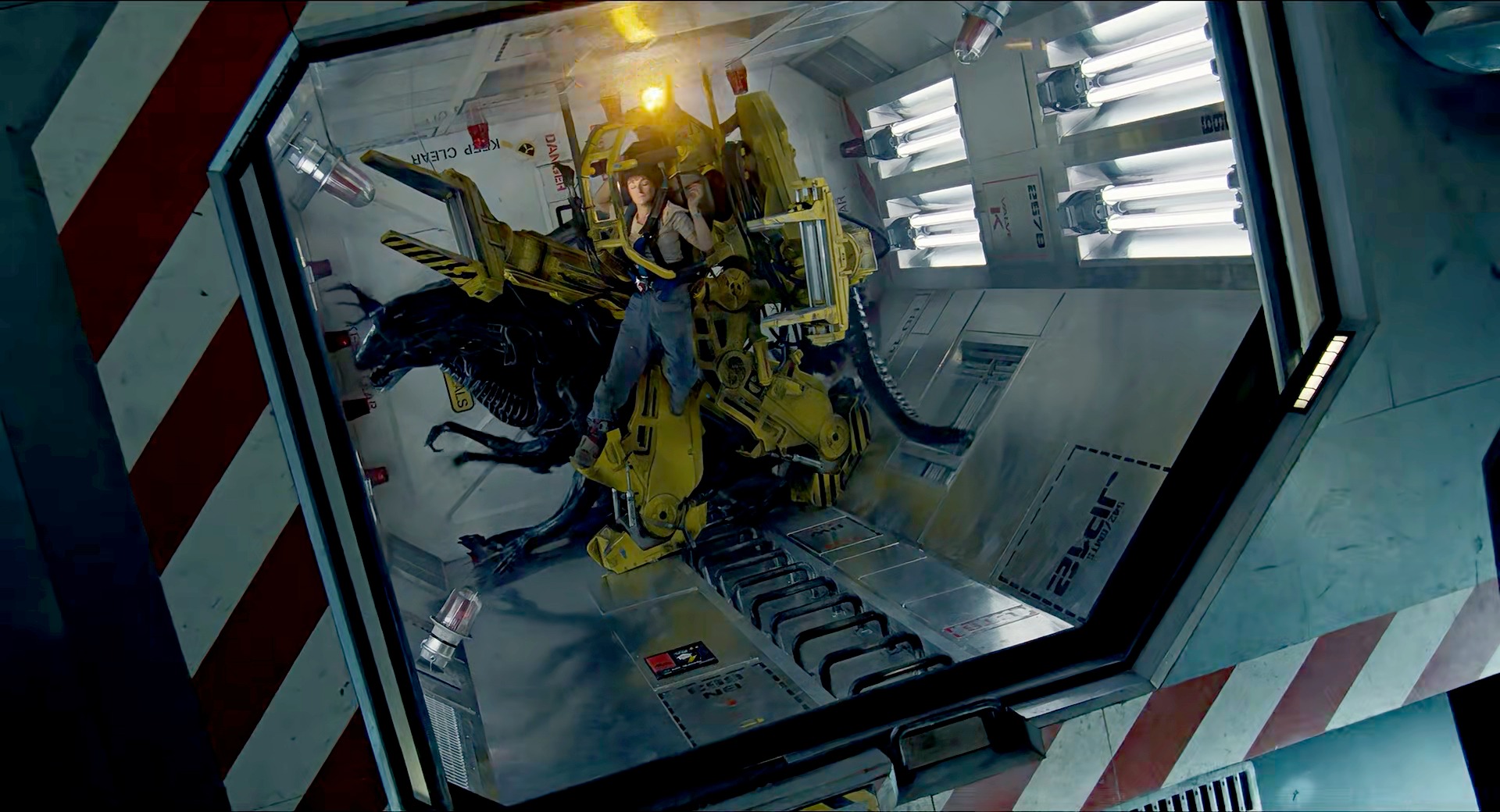 Sigourney Weaver's stunt double in powerloader scene