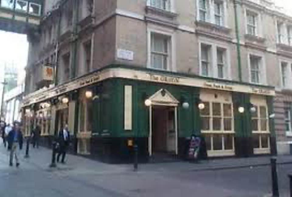 London Pubs | The Griffin Tavern, Villiers Street WC2 next to Charing ...