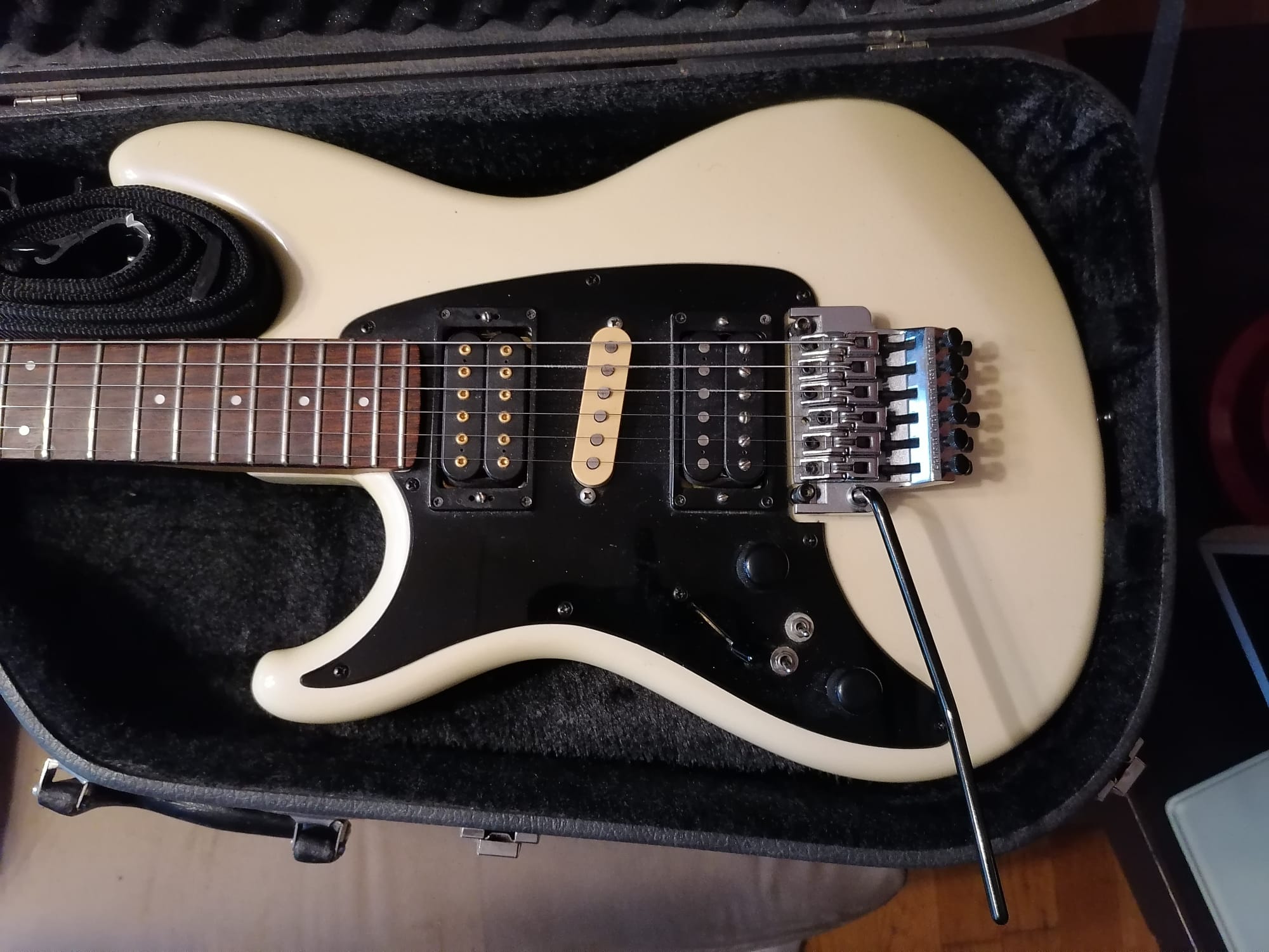 Newest of my 80's Ibanez. Roadstar II RB850.