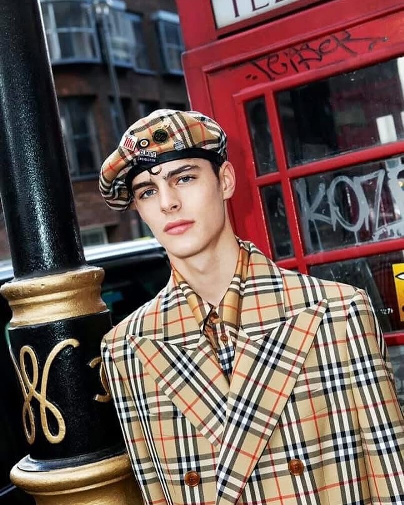 Burberry x Vivienne Westwood 💀💀💀 📷: @nathangroff