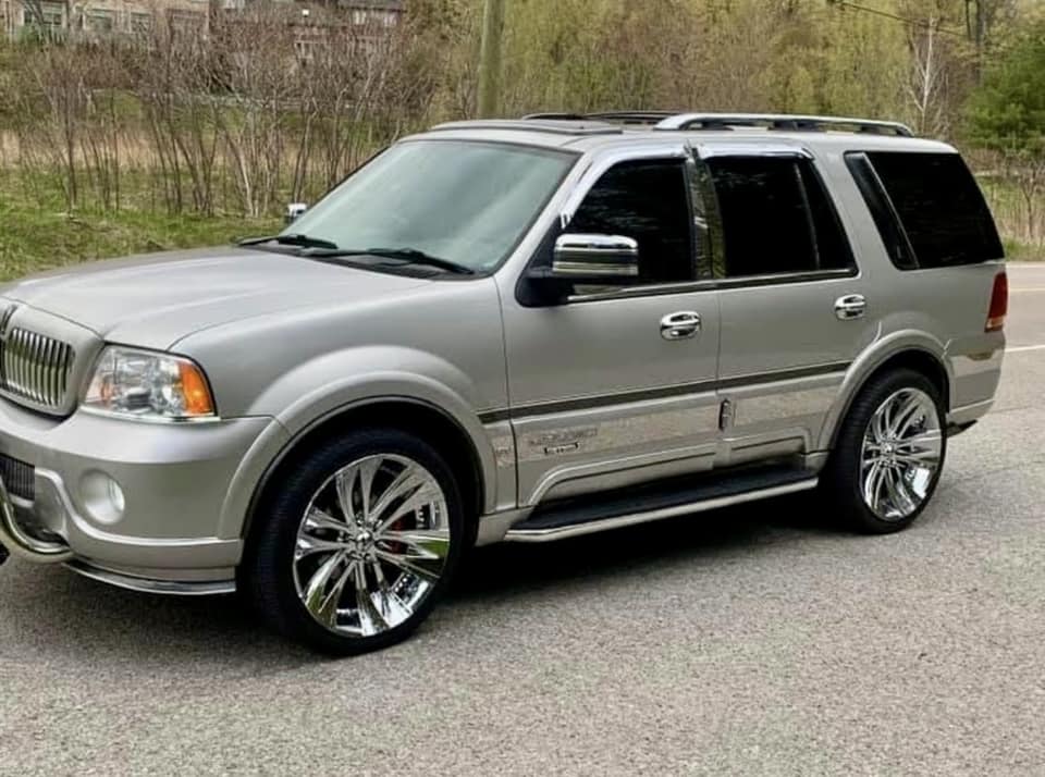 What are some examples of aftermarket wheels for a 06 Lincoln 