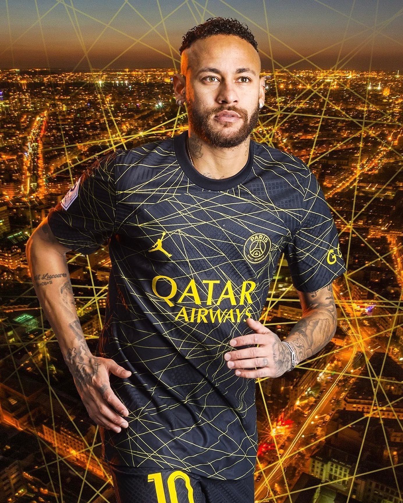 ishowspeed gets his hands on a PSG kit for the first time at