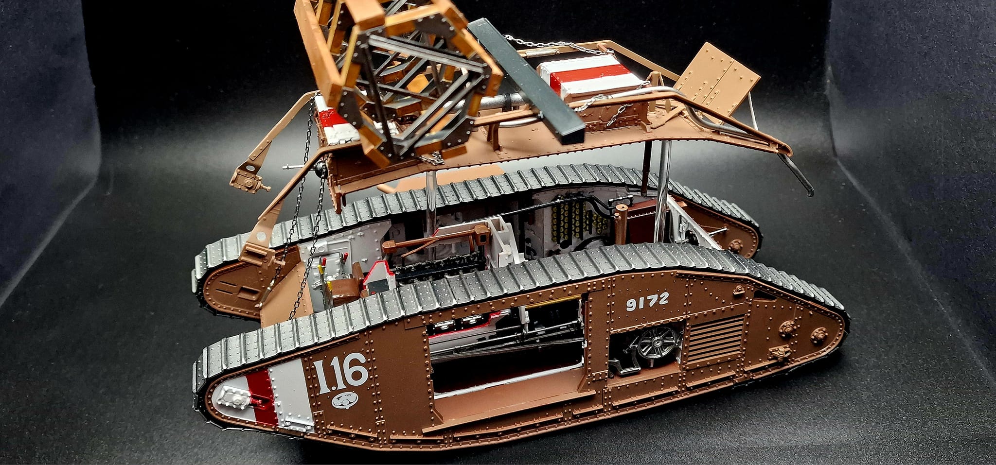 Meng 1/35 Heavy Tank Mk.V Male WWI model kit review