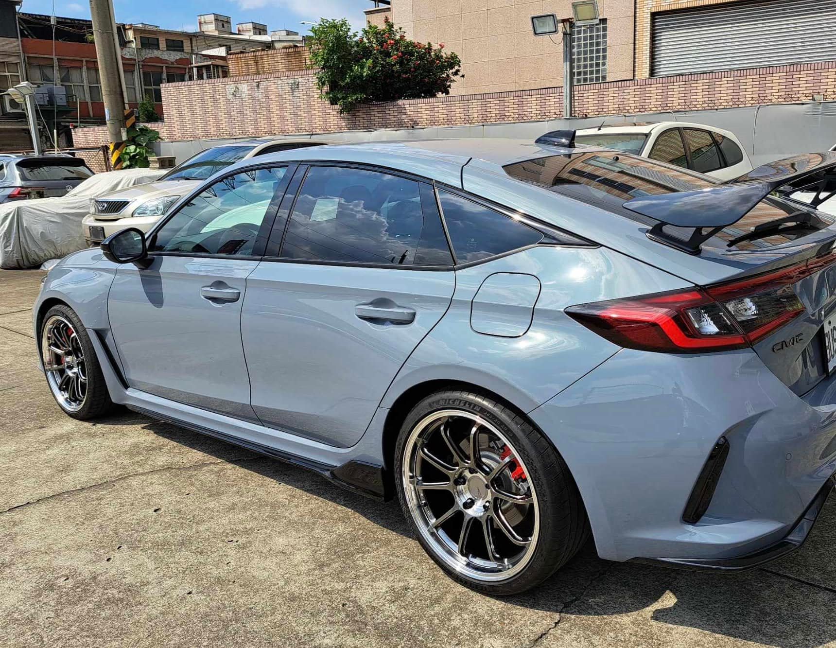 AVS MODEL F50 8.5J・9.5J-20 ADVAN Sports V105 245/35・275/35R20