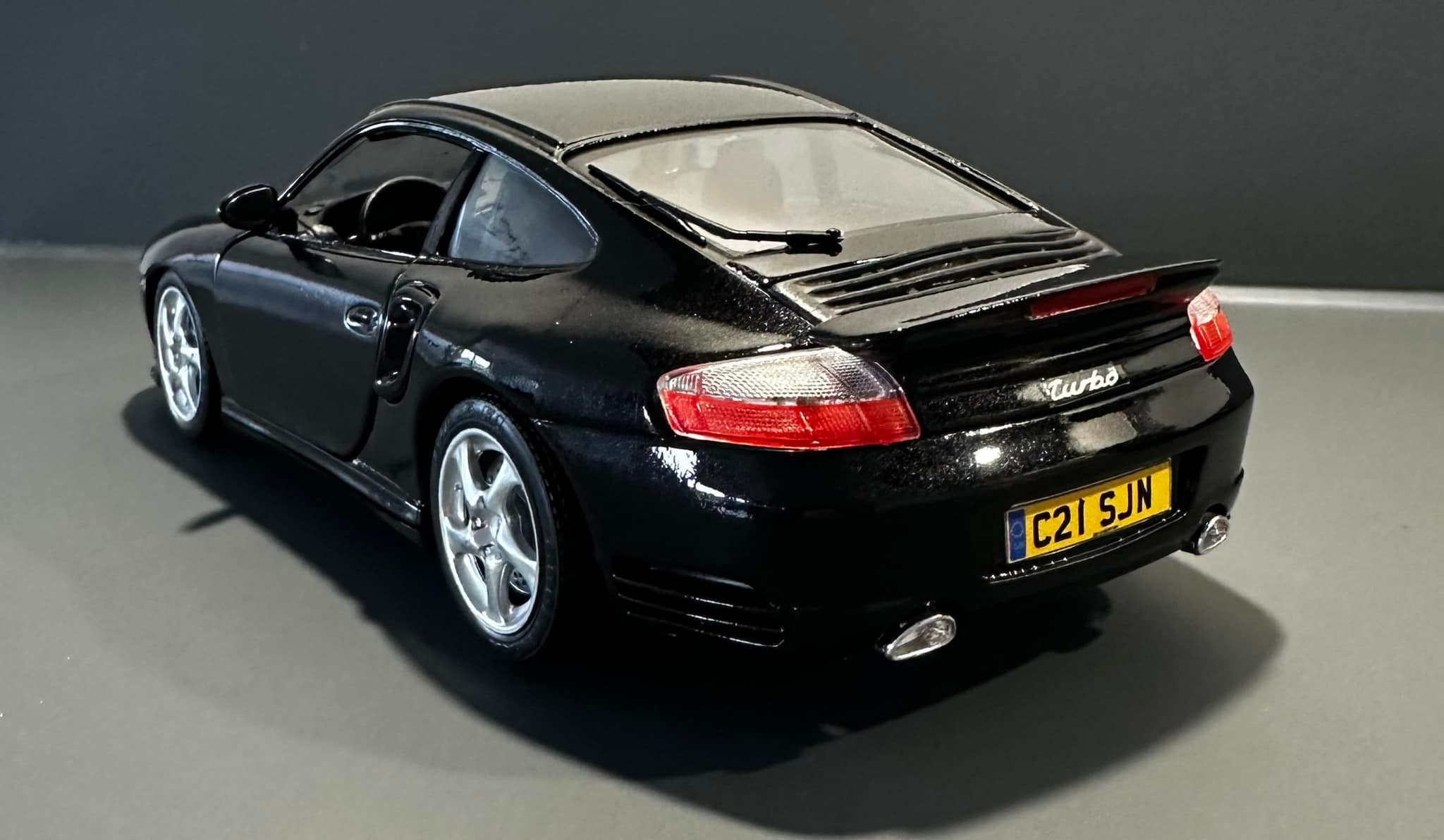 Autoart 1:18 Porsche 911 Turbo Blackbird model
