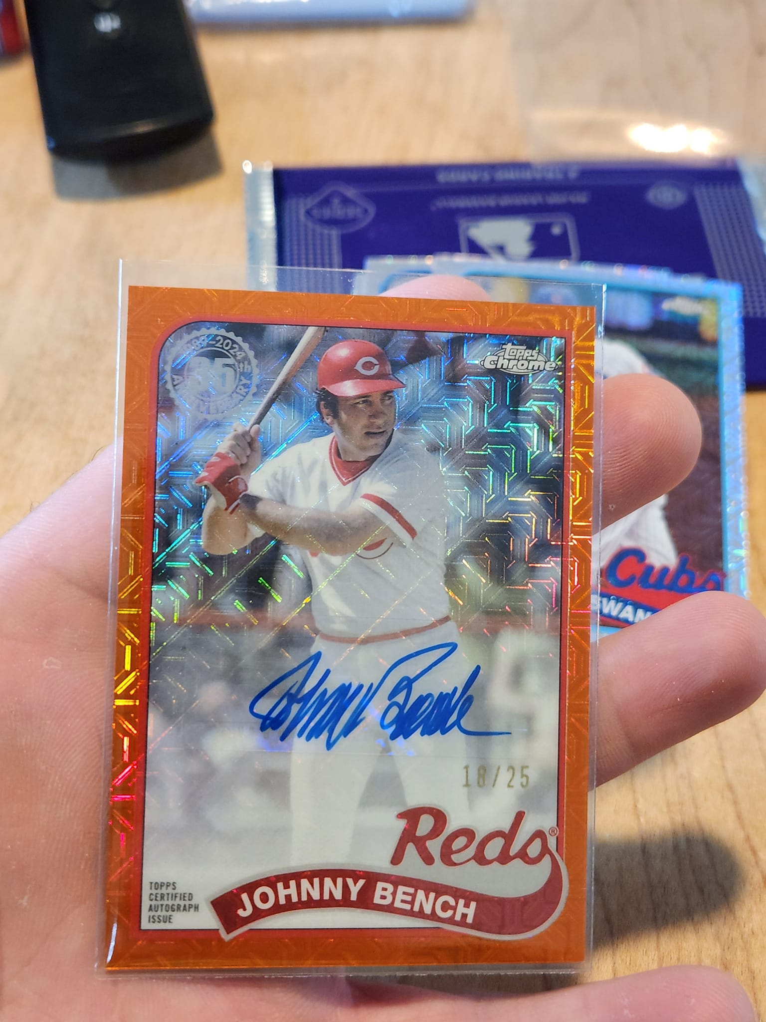 What are the pack odds to pull an orange mojo autograph to /25 out 