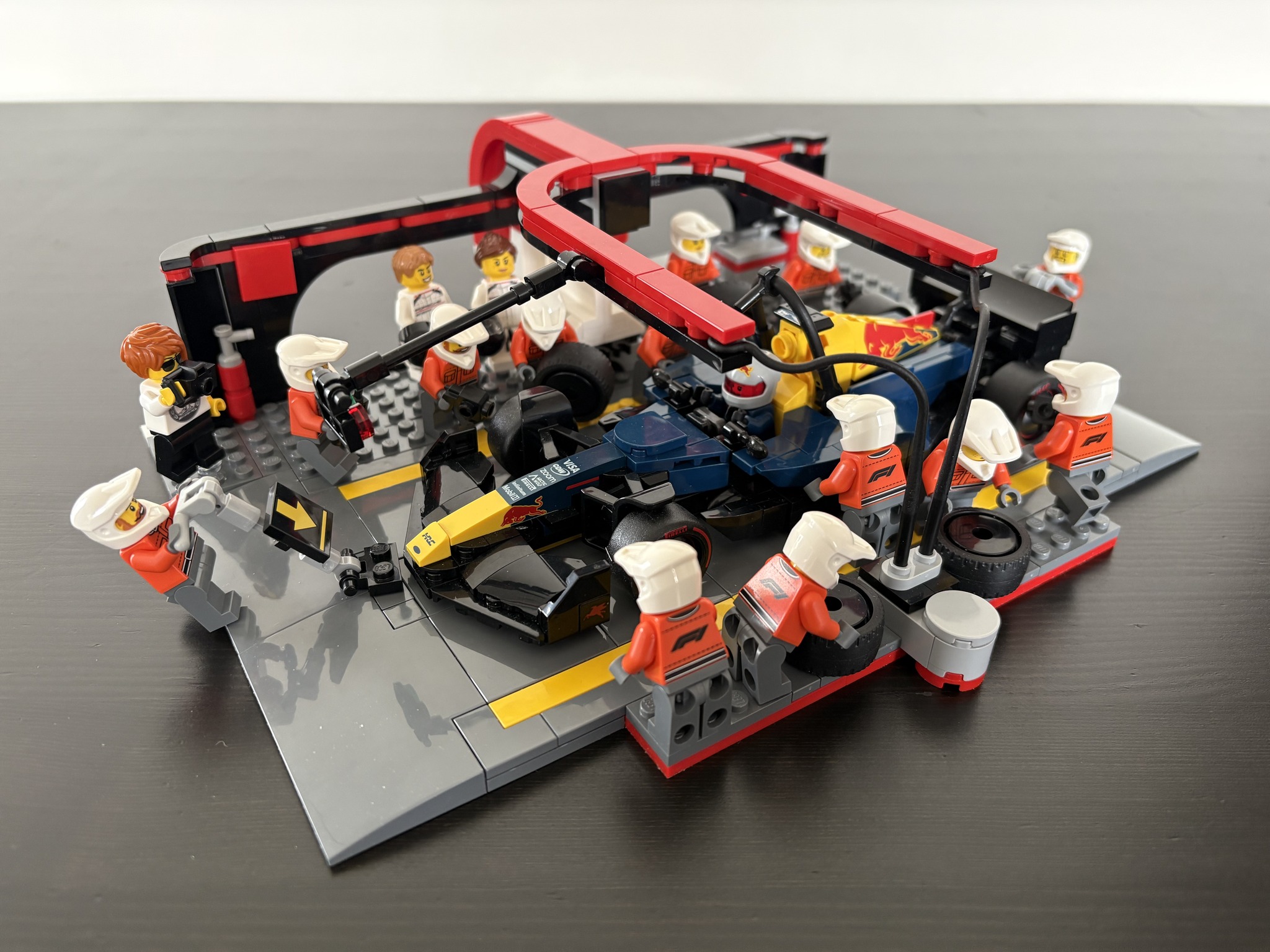 F1 diorama with city theme pit stop