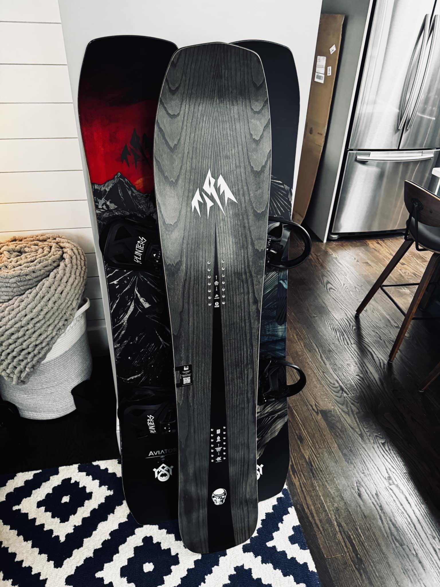 advanced snowboard rider GILSON Undead Freestyle Hybrid Camber The patented Rocker Camber profile features a third camber area in the centre of the board Snowboard Skills: How to Ride