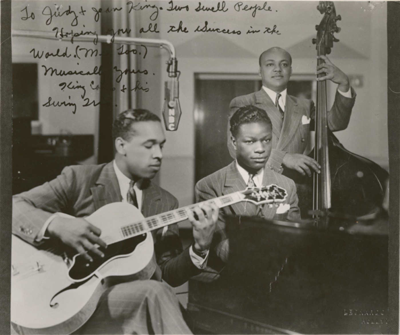 What guitar is Oscar Moore playing with Nat King Cole Trio?