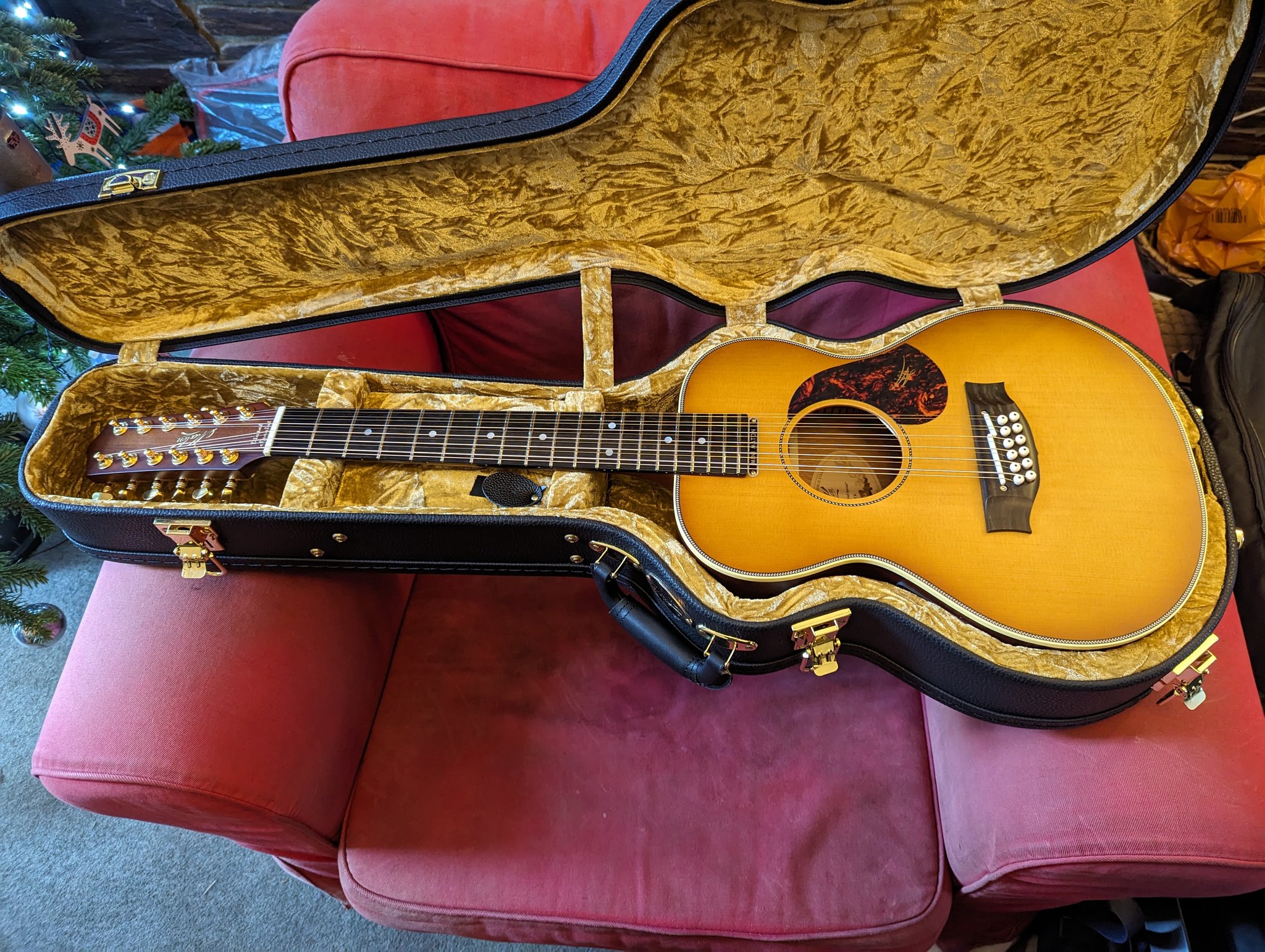 Just joined the Maton family with the EMD12. This little guitar 