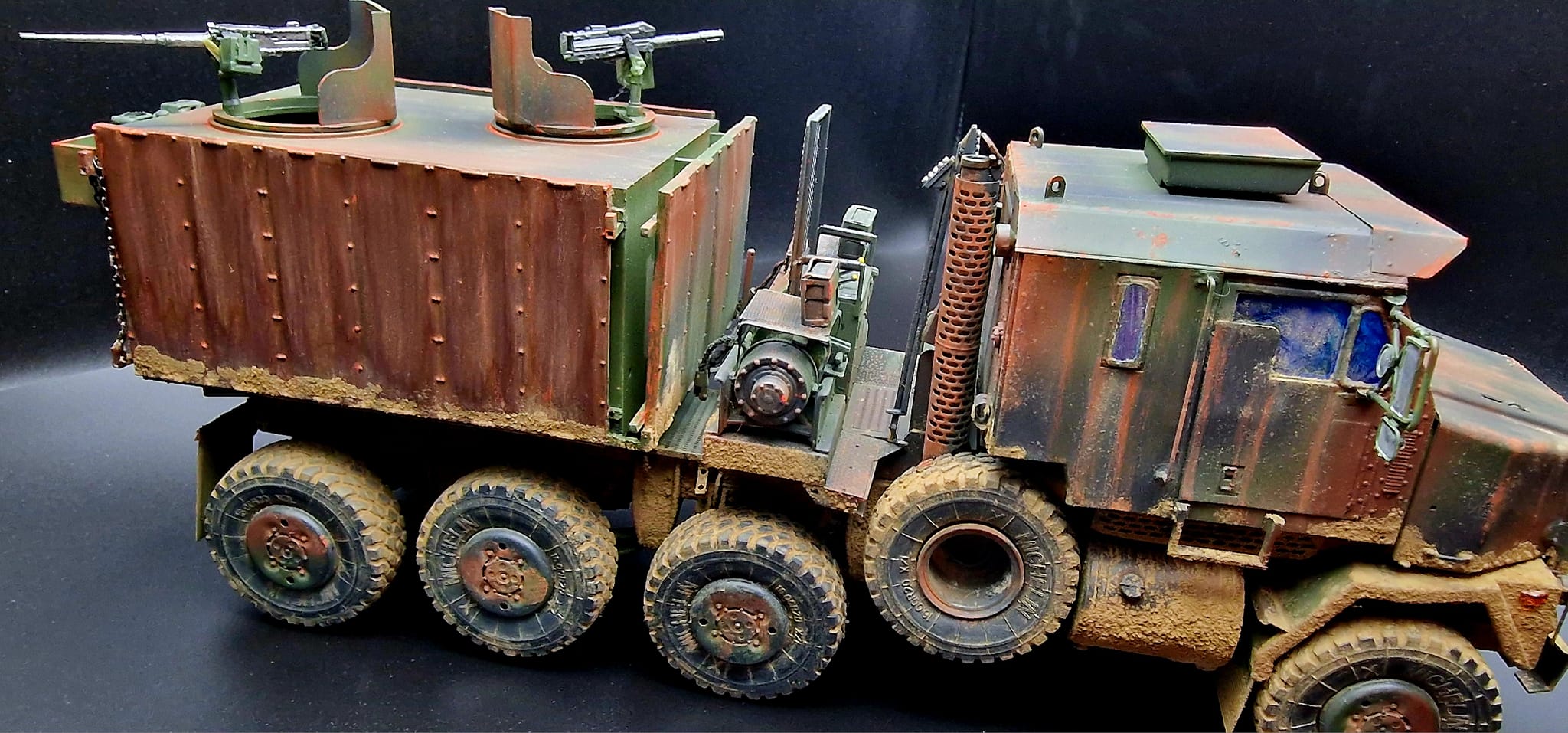 Hobbyboss 1/35 M1070/M1000 HETS – Kit De Montage Authentique, Pièces Photogravées Et Métal, Pour Les Pros !