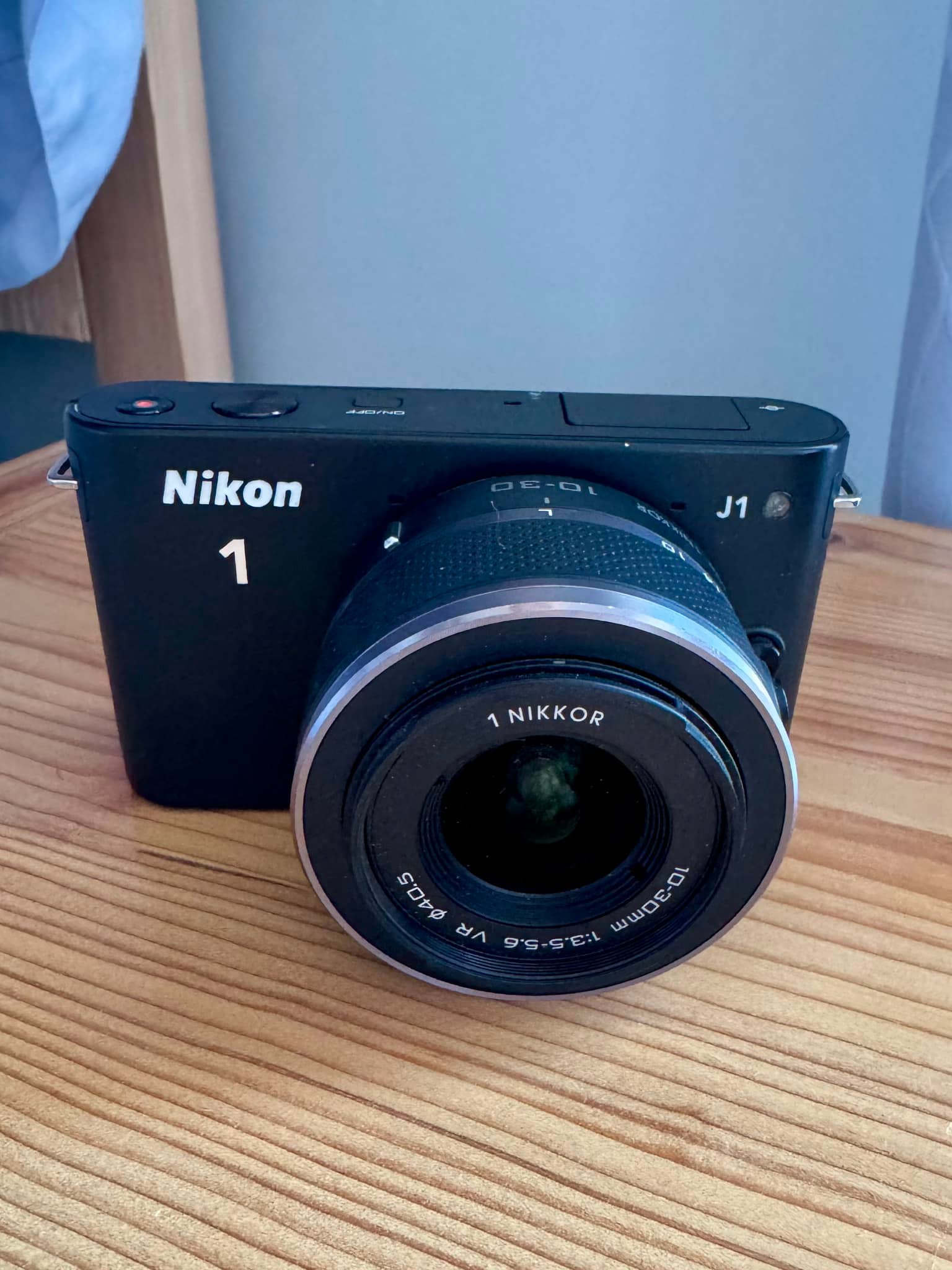 What's wrong with my dad's Nikon J1 camera?