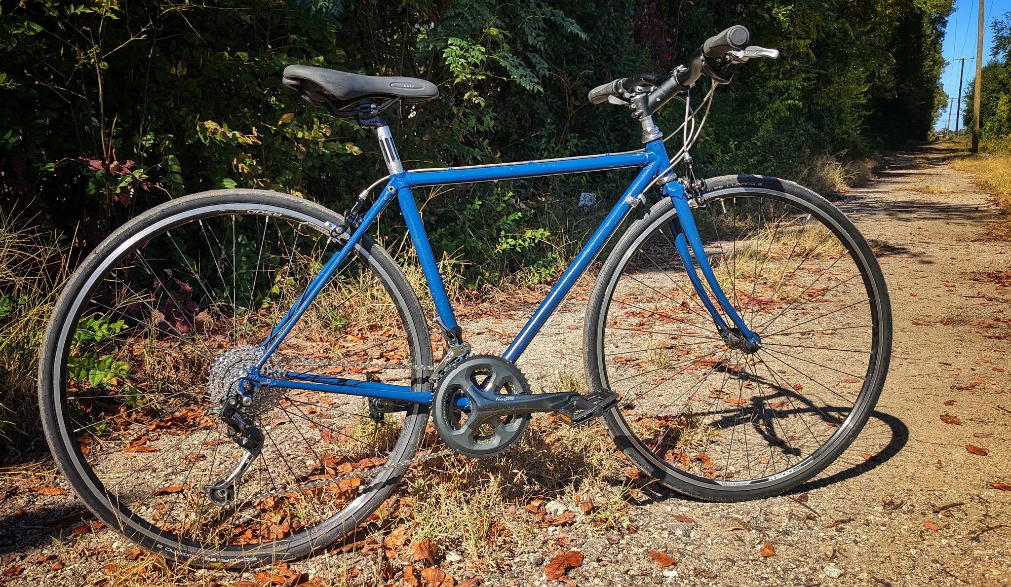 Super clean pre-owned Trek 1200 SL in size 58cm. Shimano Tiagra 