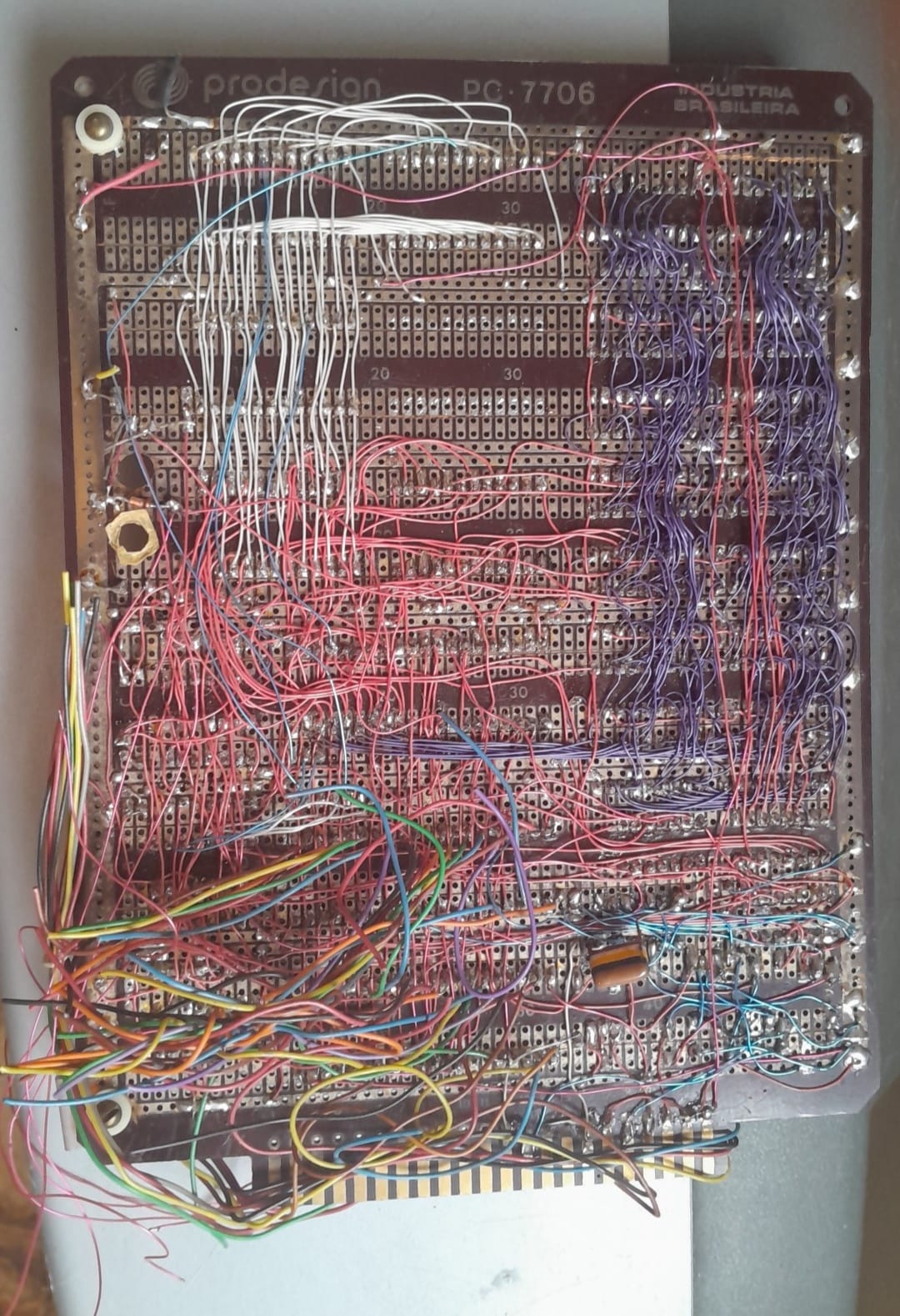 Building a minimal computer with 1977 1-bit MC14500 microprocessor