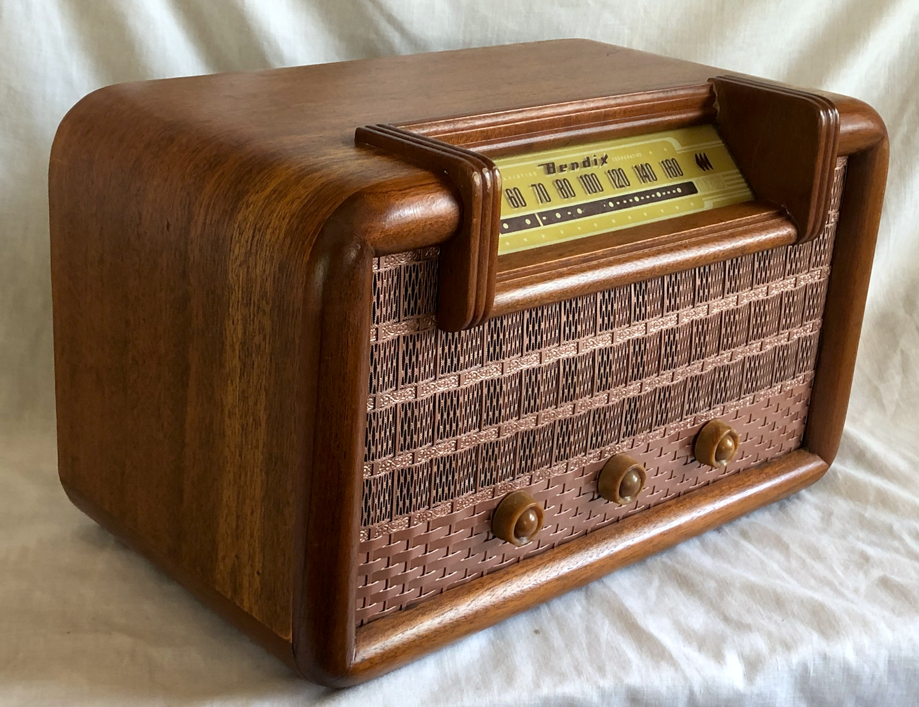 1946 Bendix 636C tube radio with Super Signal antenna