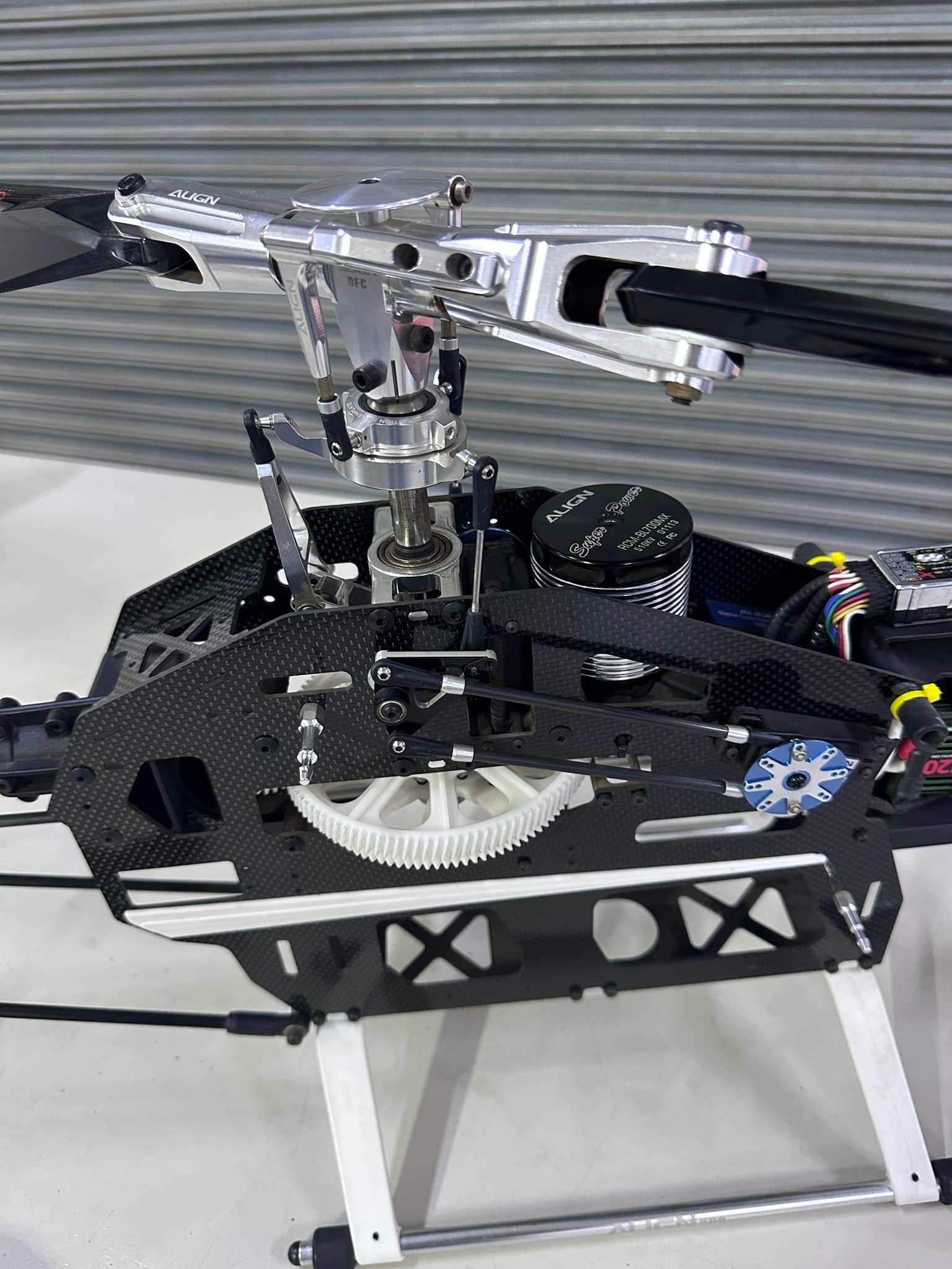 Rebuilt Align T-Rex 700E DFC with new gears and 700X landing gear