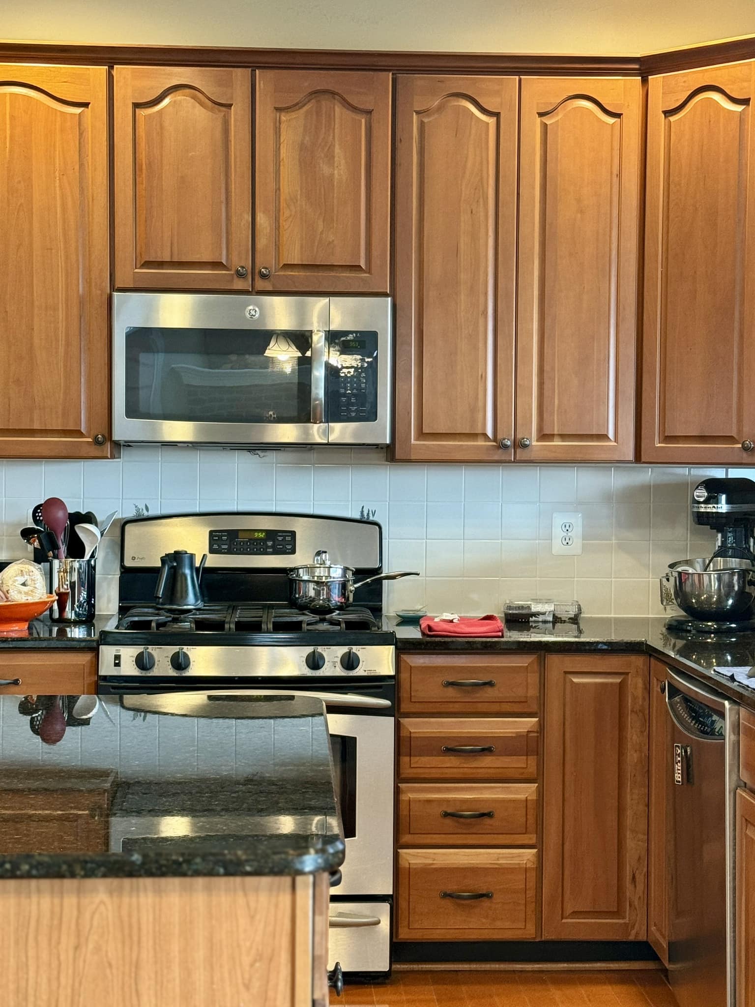 What Are The Standard Floating Shelf Dimensions And Thickness