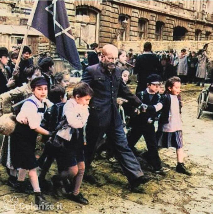 Historical Images | 81 years ago, Janush Korchak , the head of an ...