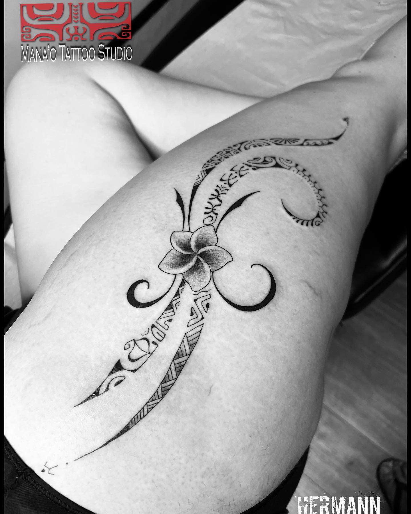 Tatouage Fleur De Tiaré Polynésien