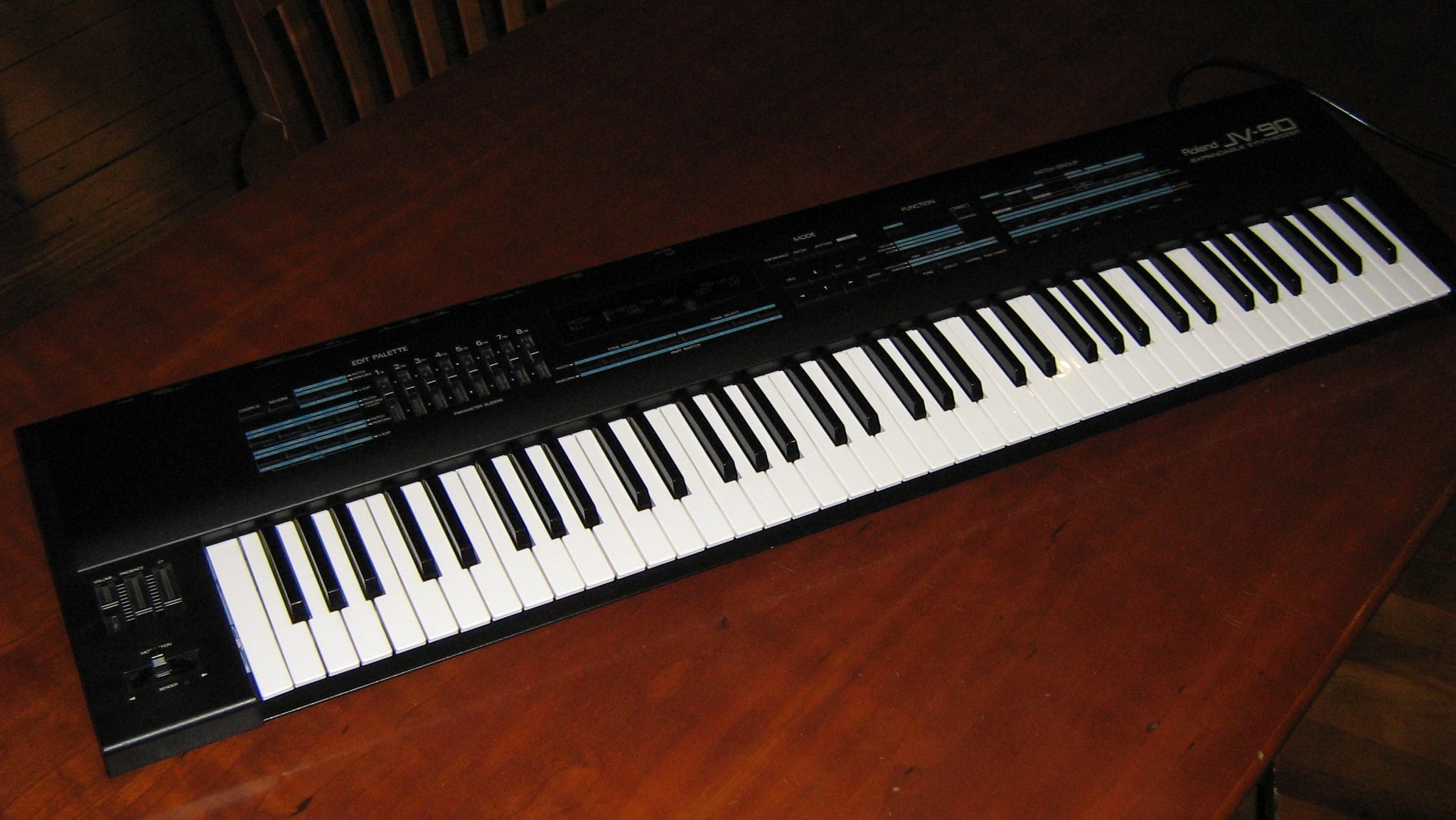 This highly sought-after Roland SR-JV80-11 Techno Collection Wave