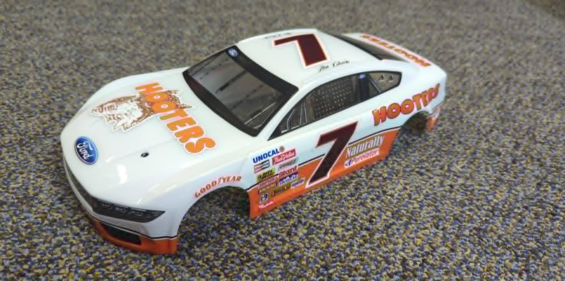 ALAN KULWICKI #7 HOOTERS MATCHBOX 1/64 AUTO PRESSOFUSA – Edizione Da Collezione