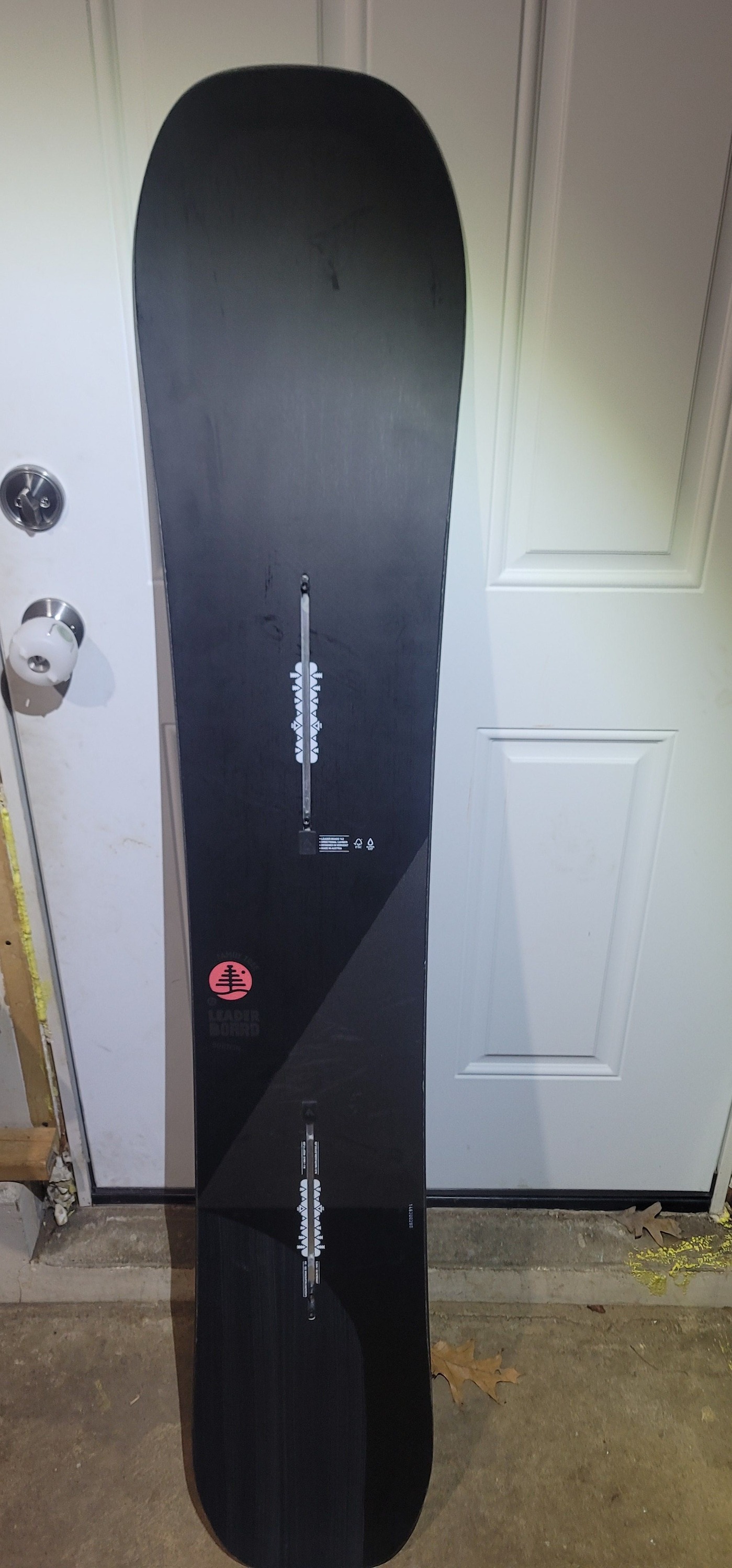 burton family tree leader board snowboard Sensei Camber Busting Power Strategically placed glass stiffens up the nose and tail for bump Burton Family Tree Leader Board